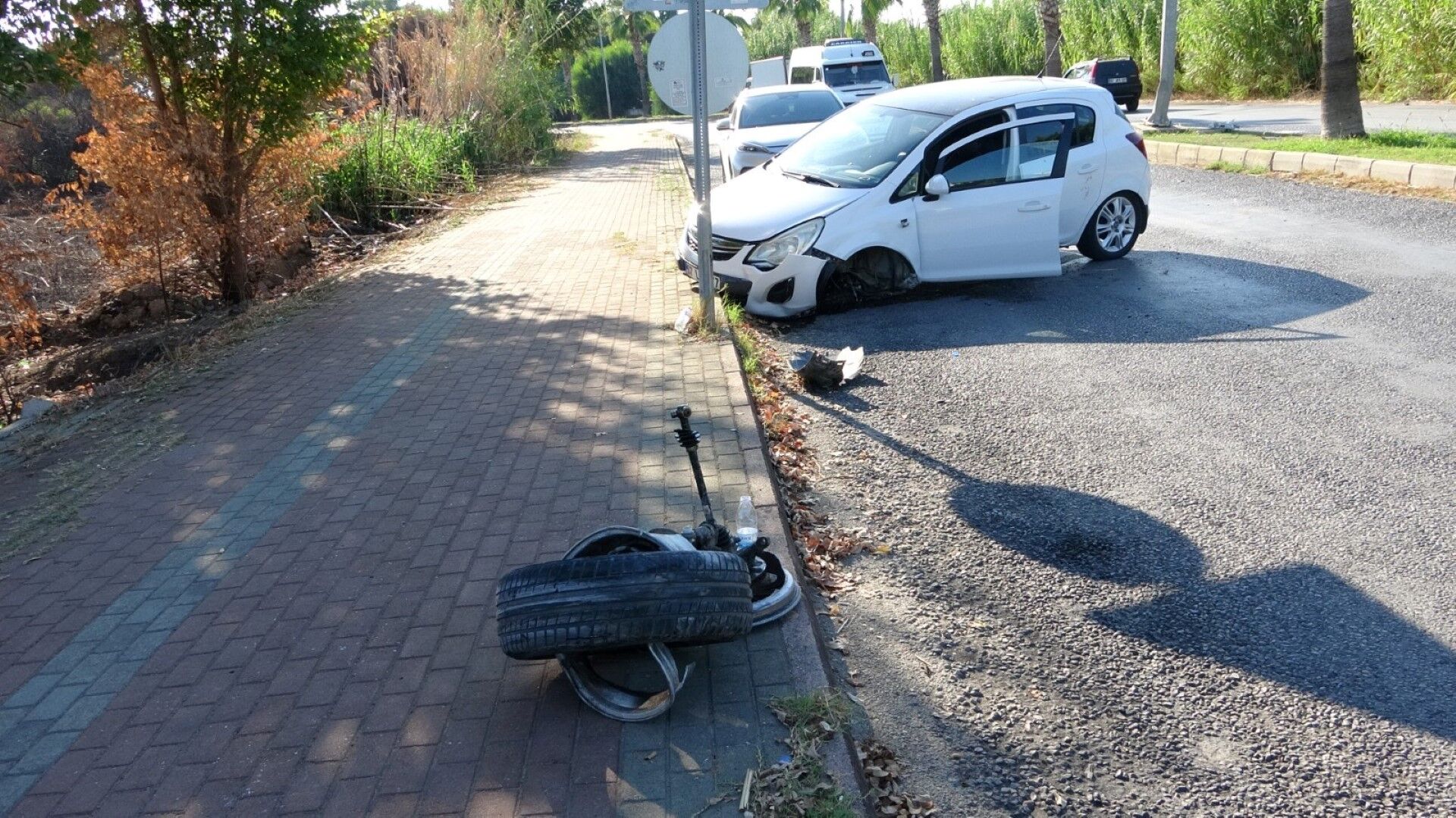 Antalya’da Aynı Caddede Birkaç Dakika Içinde 2 Ayrı Kaza (3)