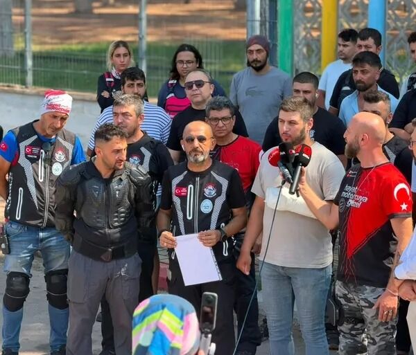 Antalya’da Bir Kurye Saldırısı Daha Yangın Merdiveninden Atlayarak Canını Kurtardı (2)