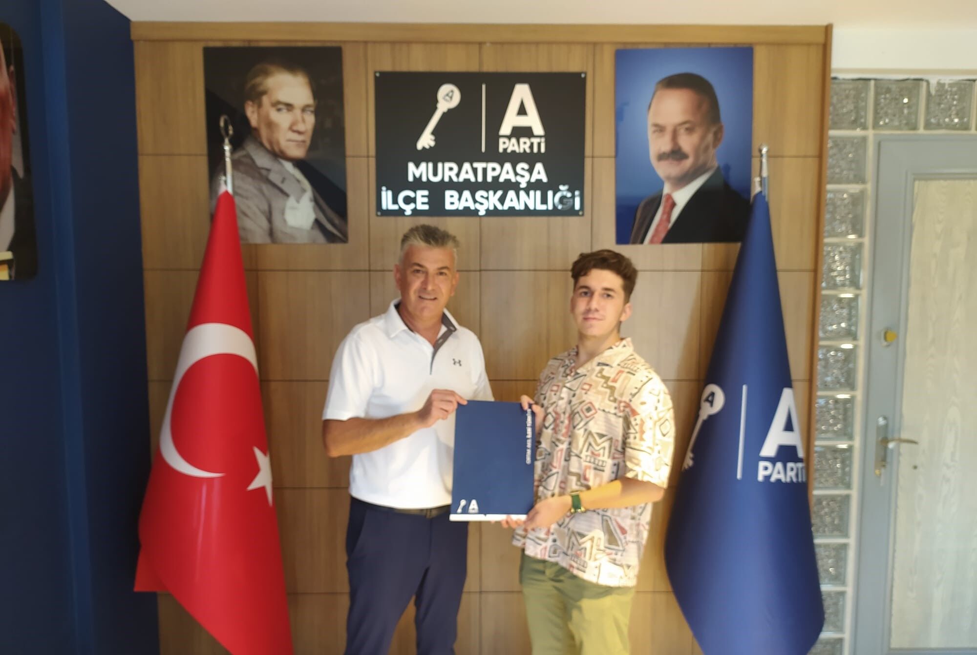 Antalya’da Doğum Günü Kutlaması Siyasete Ilk Adımla Noktalandı (1)