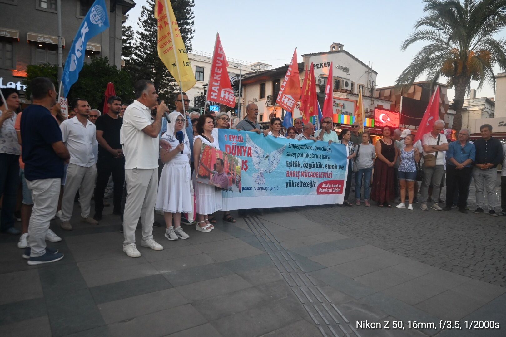 Antalyada Dunya Baris Gununde Savaslara Tepki Yagdi (4)