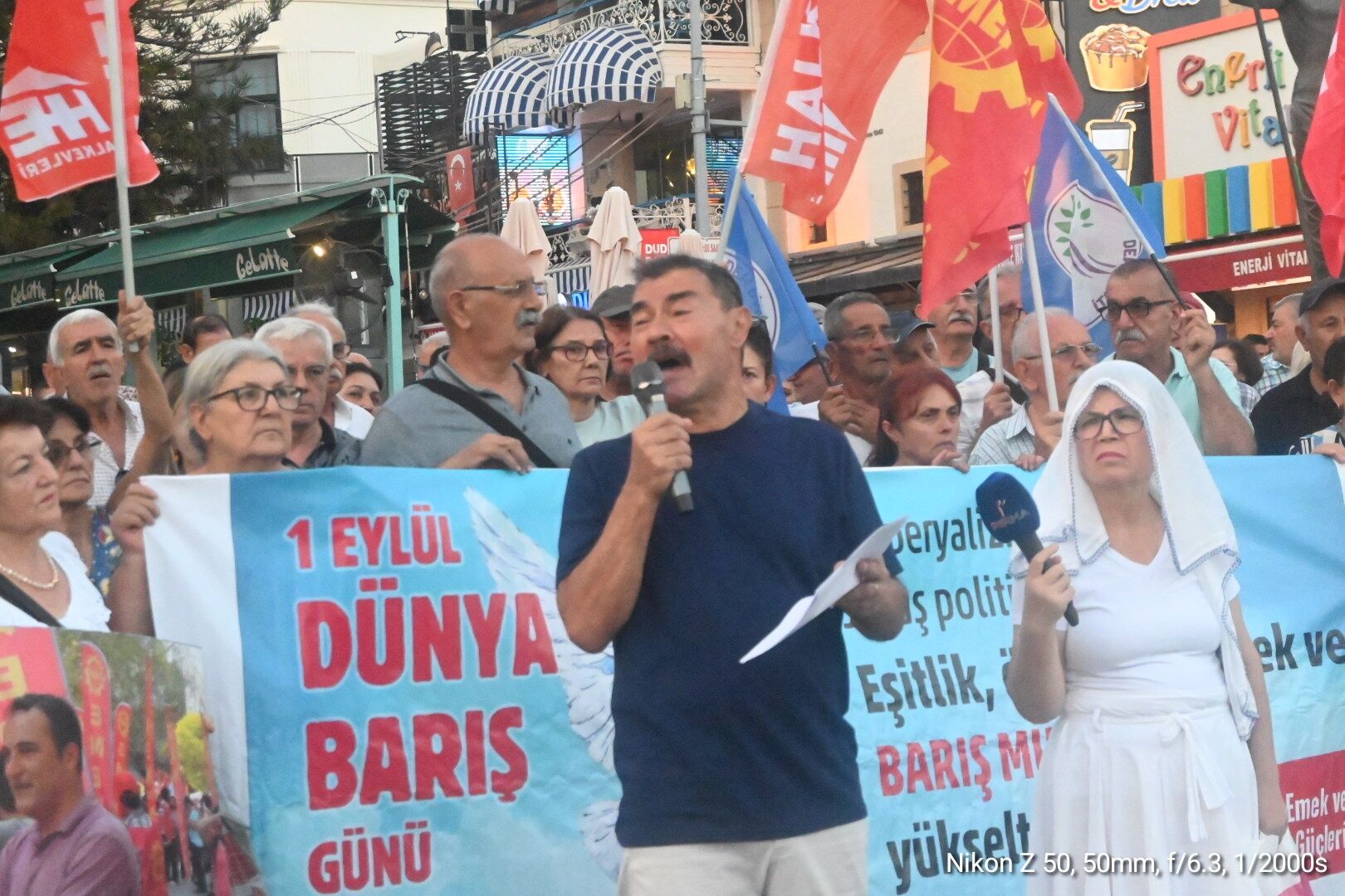 Antalyada Dunya Baris Gununde Savaslara Tepki Yagdi (6)
