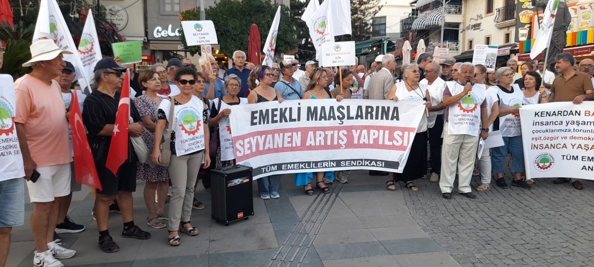 Antalyada Emeklilerin Seyyanen Zam Isyani (1)-1