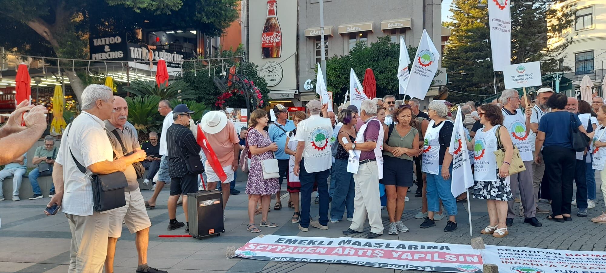 Antalyada Emeklilerin Seyyanen Zam Isyani (3)