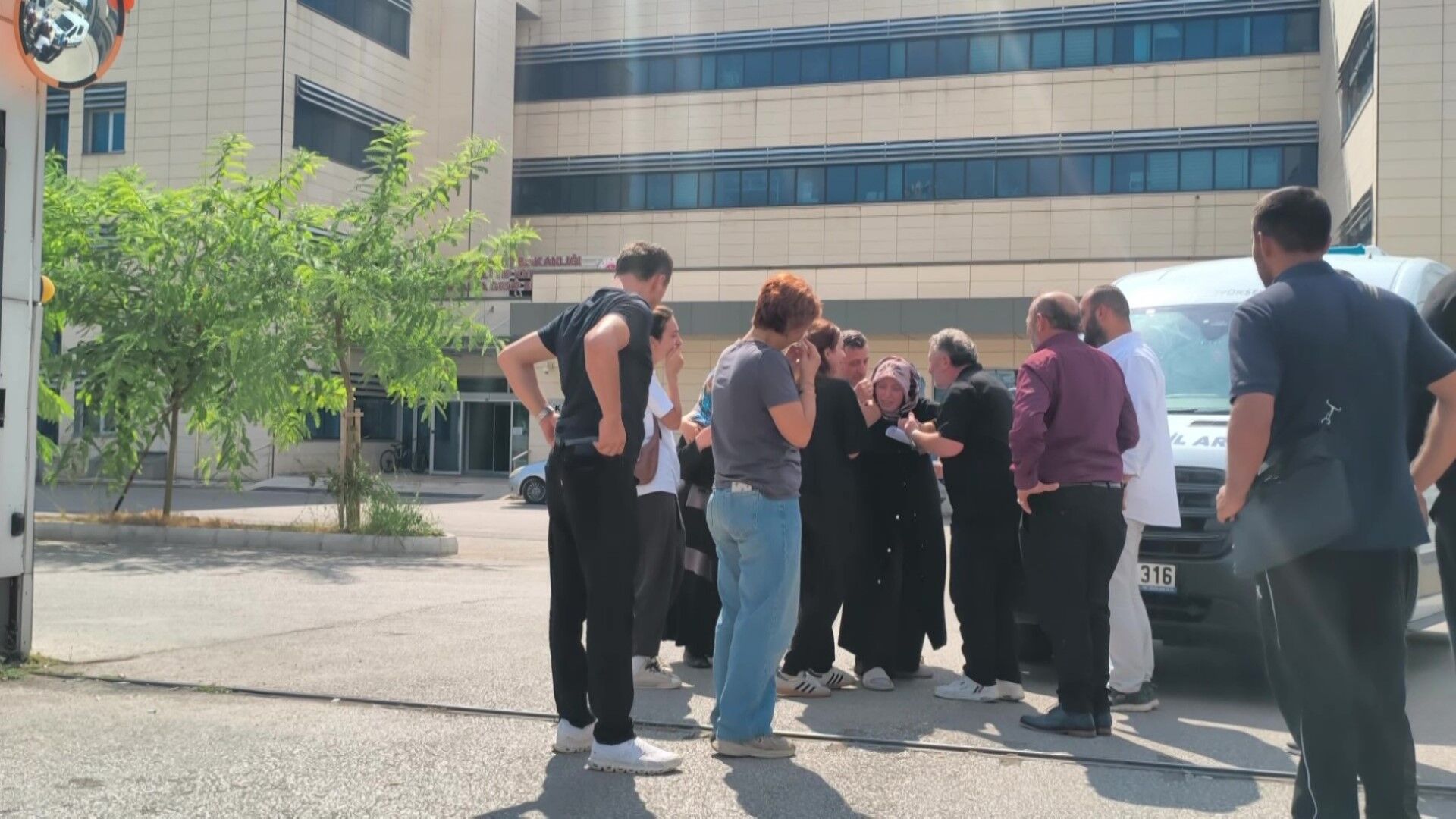 Antalya’da Hayatını Kaybeden Gencin Annesinin Feryatları Yürek Sızlattı (1)