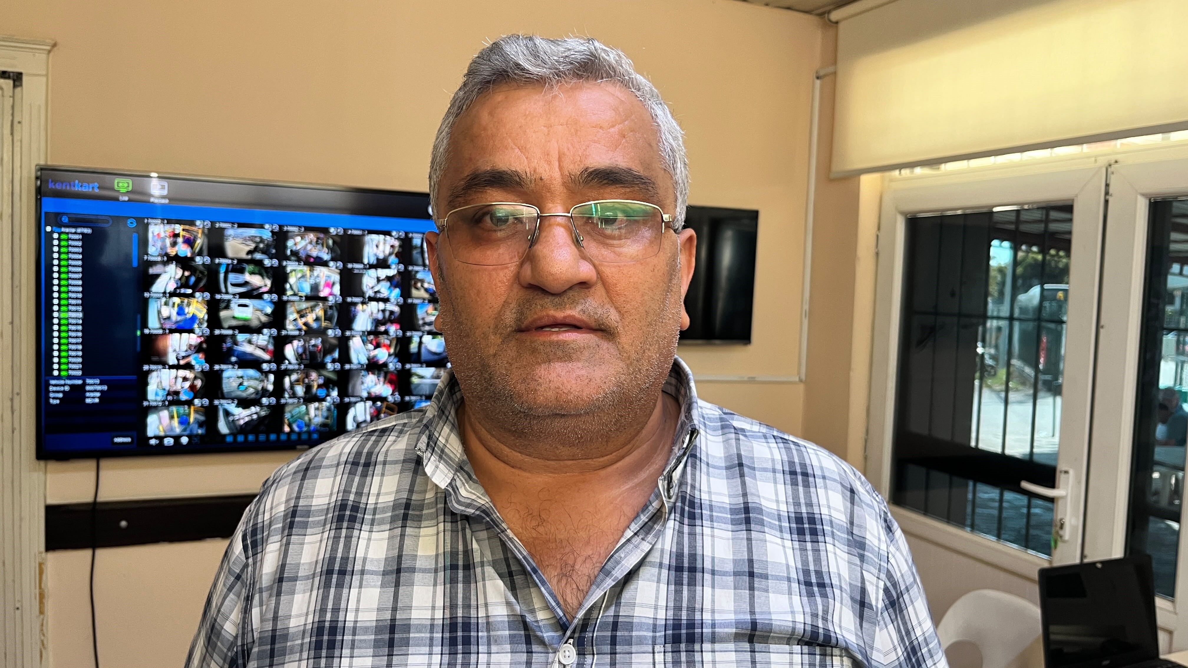 Antalya’da Ilginç Denetim! Başkan, Yaşlı Adam Kılığına Girip Otobüsleri Inceledi (3)