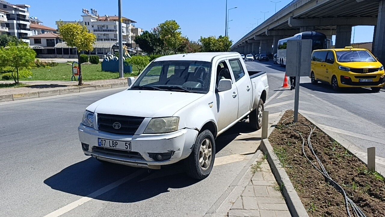 Antalya’da Polisi Alarma Geçiren Kamyonetin Sırrı Ortaya Çıktı (1)