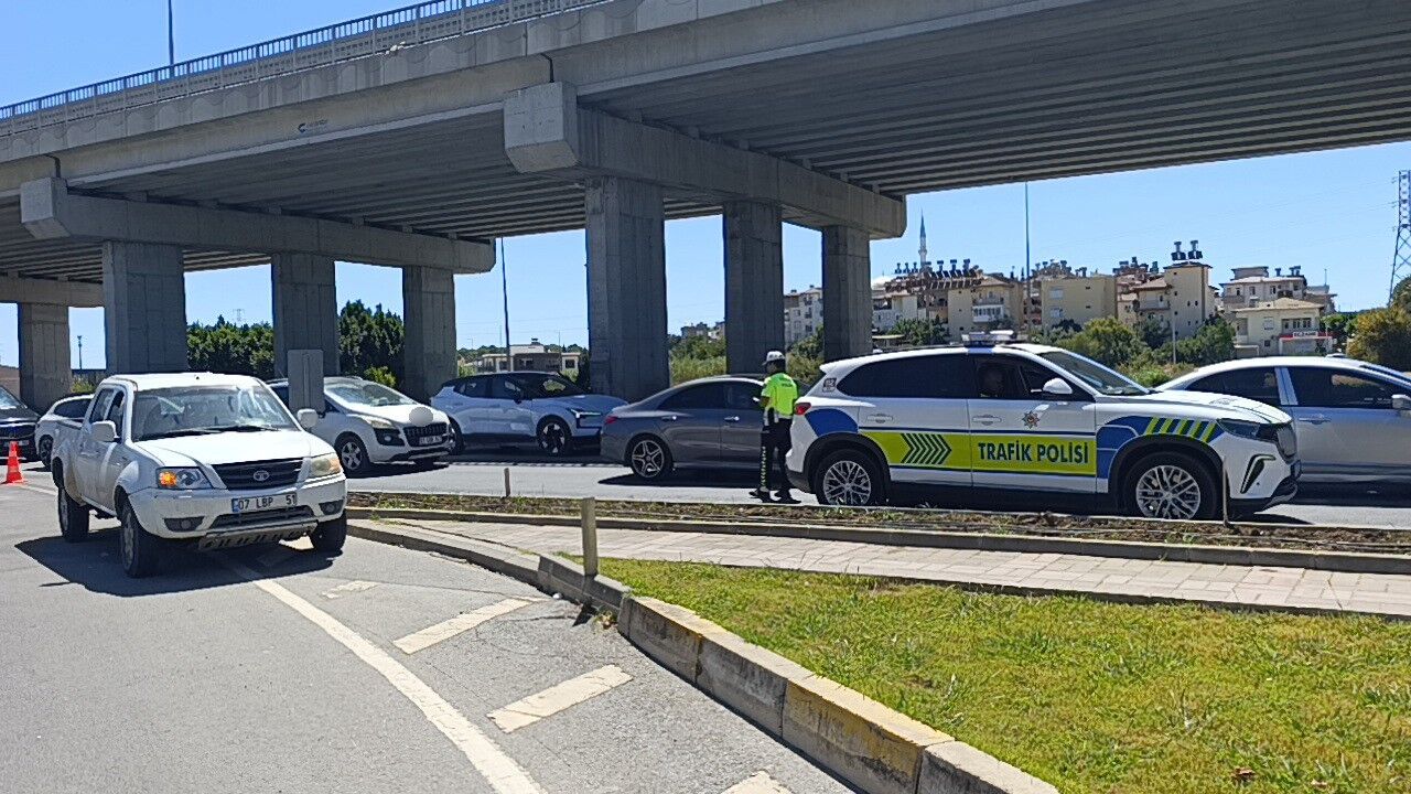 Antalya’da Polisi Alarma Geçiren Kamyonetin Sırrı Ortaya Çıktı (5)