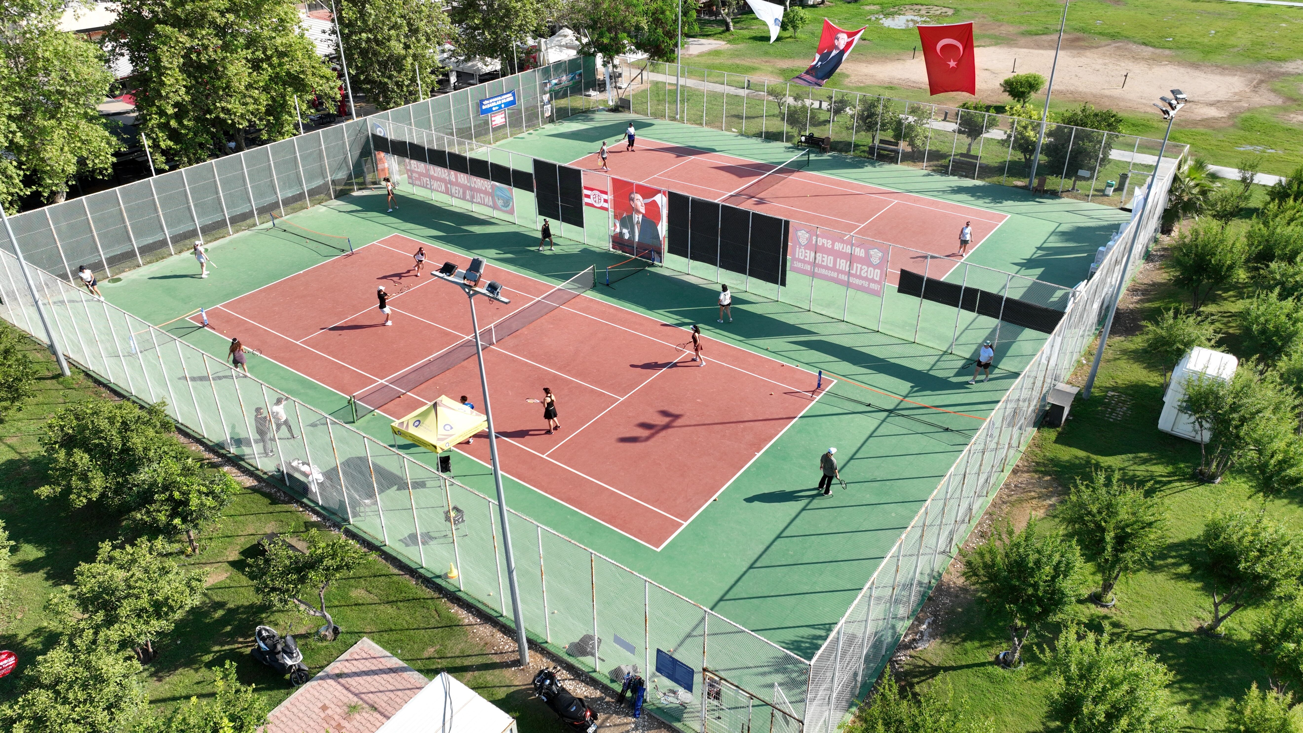 Antalya’da Tenis Kortları Sporseverlere Açıldı (4)