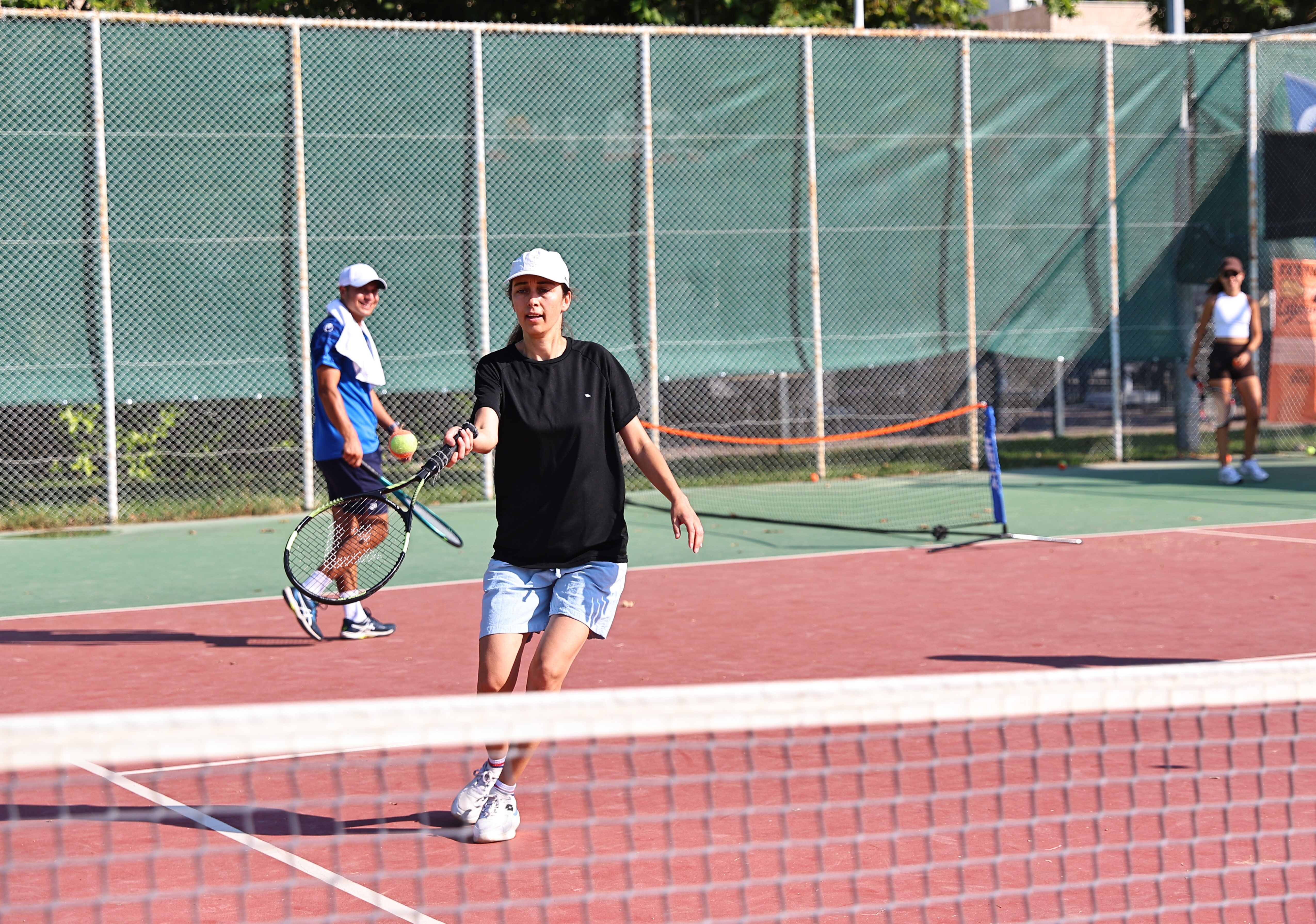 Antalya’da Tenis Kortları Sporseverlere Açıldı (6)
