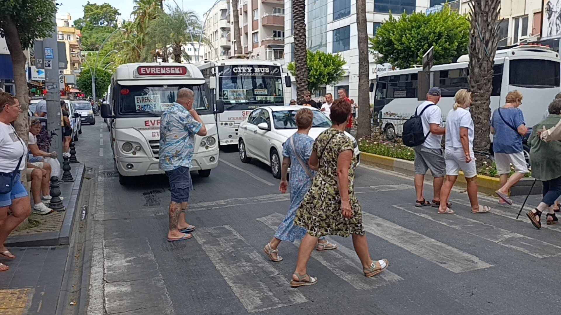 Antalya’da Turistler Vatandaşlara Sahip Çıktı (4)