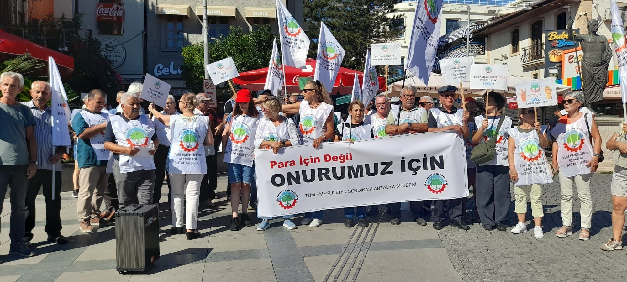 Antalya’daki Emeklilerden ‘Neden Kaynak Yok’ Sesleri Yükseldi (1)-1