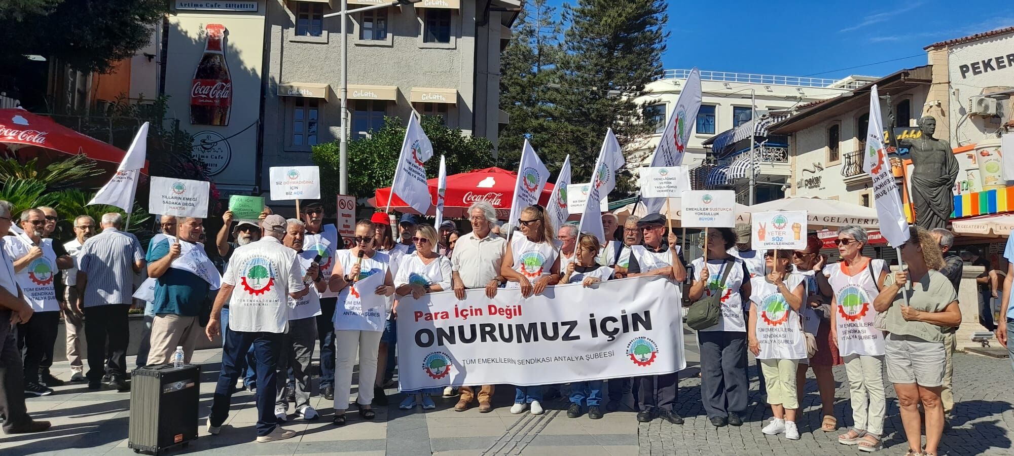Antalya’daki Emeklilerden ‘Neden Kaynak Yok’ Sesleri Yükseldi (3)
