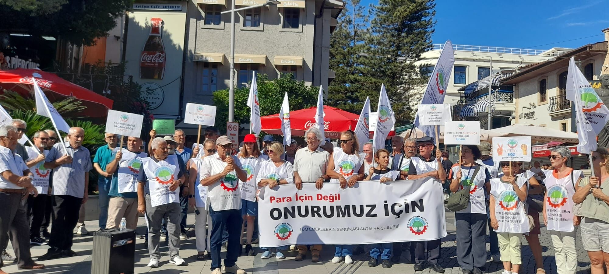 Antalya’daki Emeklilerden ‘Neden Kaynak Yok’ Sesleri Yükseldi (5)