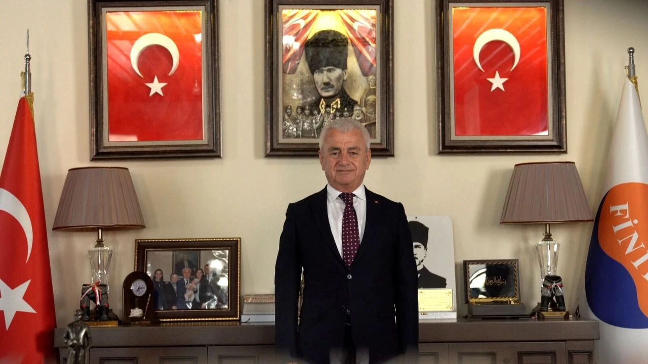 Antalyalı Başkan Ak Parti’yi Sildi Yeni Parti’yi Bekletiyor (1)