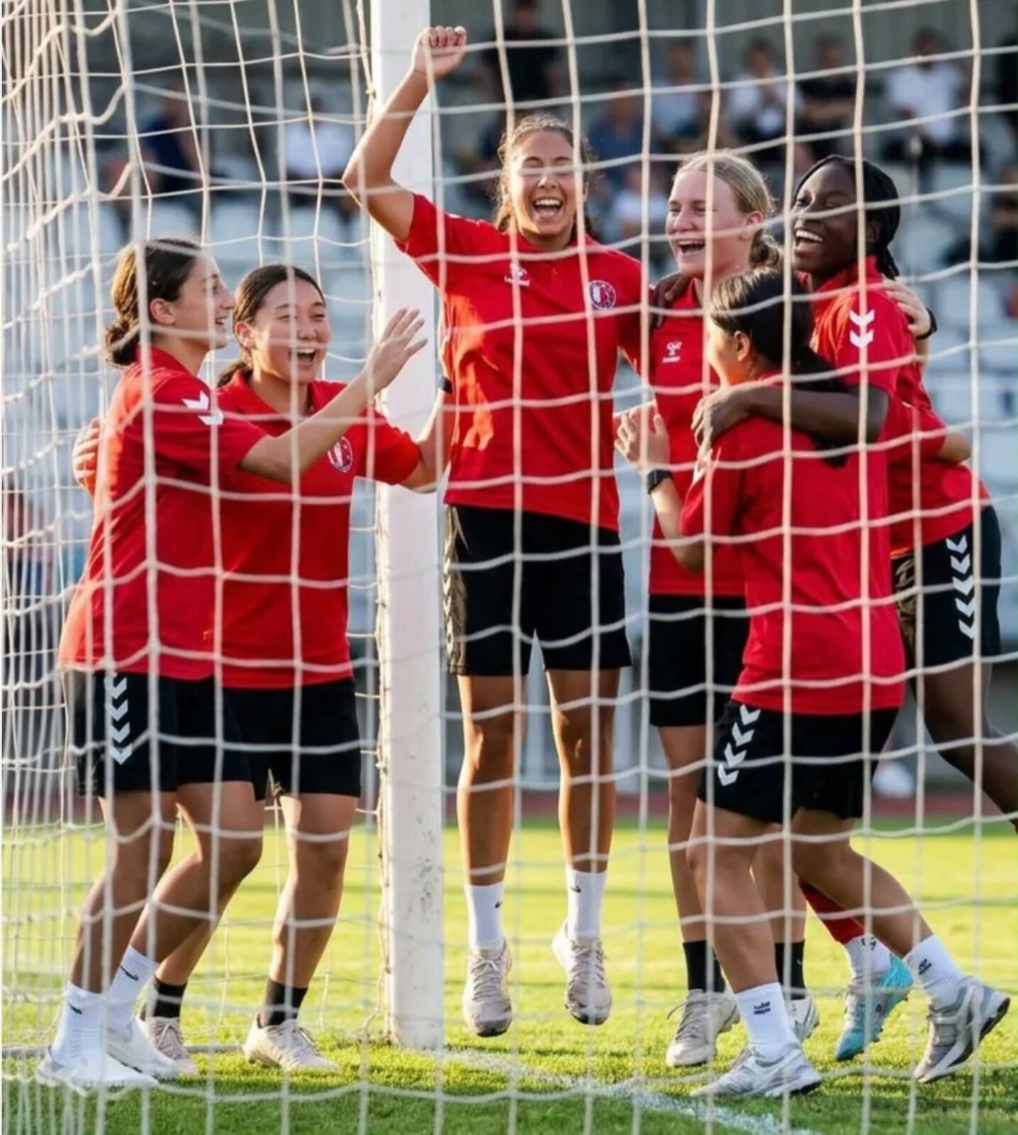 Antalya’nın Süper Kızları Zirveye Oynuyor (1)-1