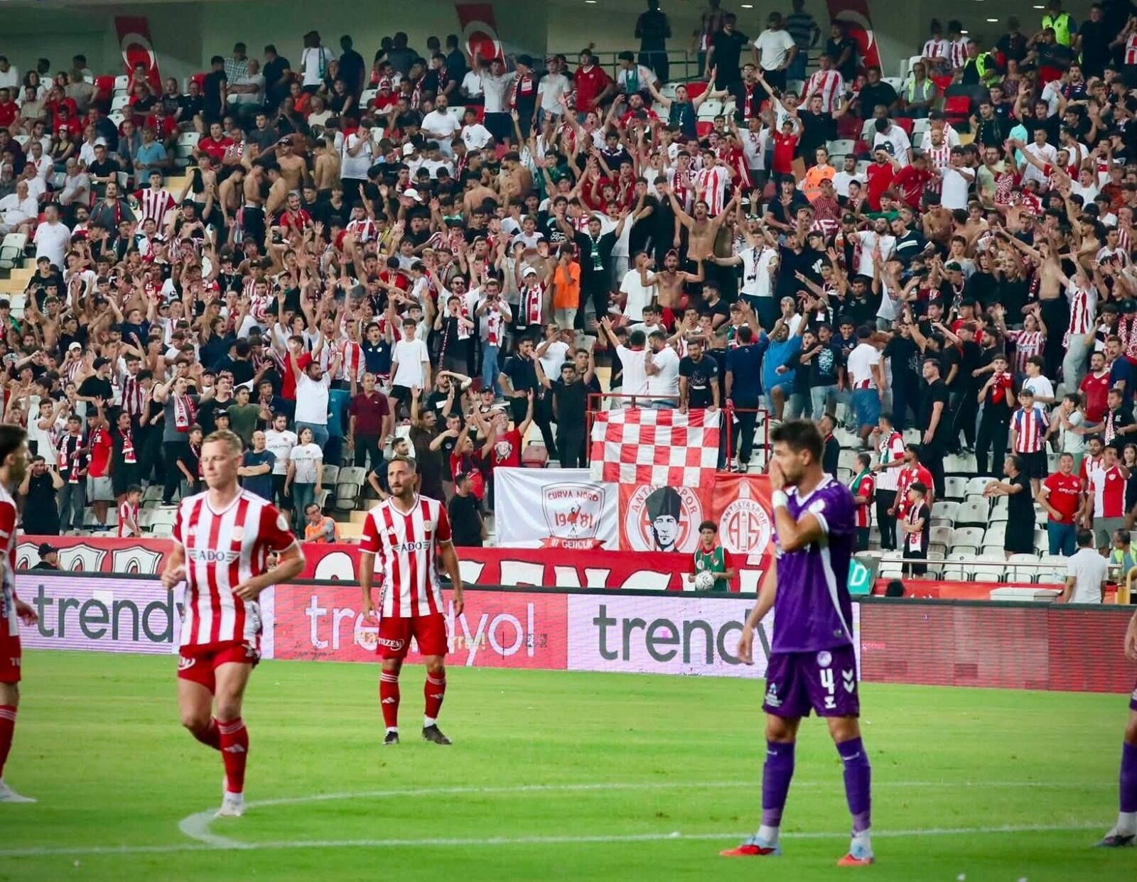 Antalyaspor Taraftarı, Stadın Yüzde 10’Unu Dolduramadı (1)