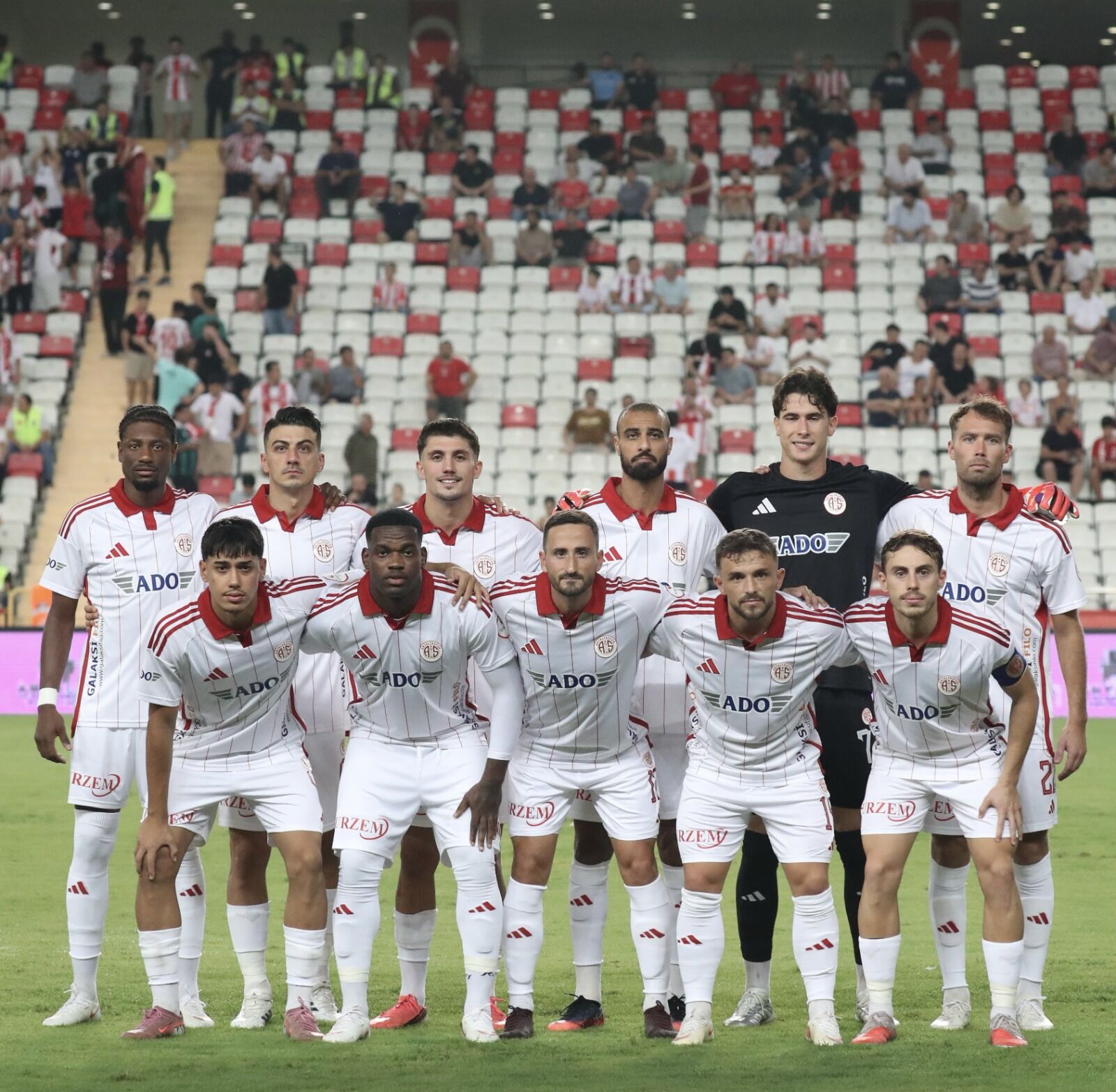 Antalyaspor Taraftarı, Stadın Yüzde 10’Unu Dolduramadı (2)