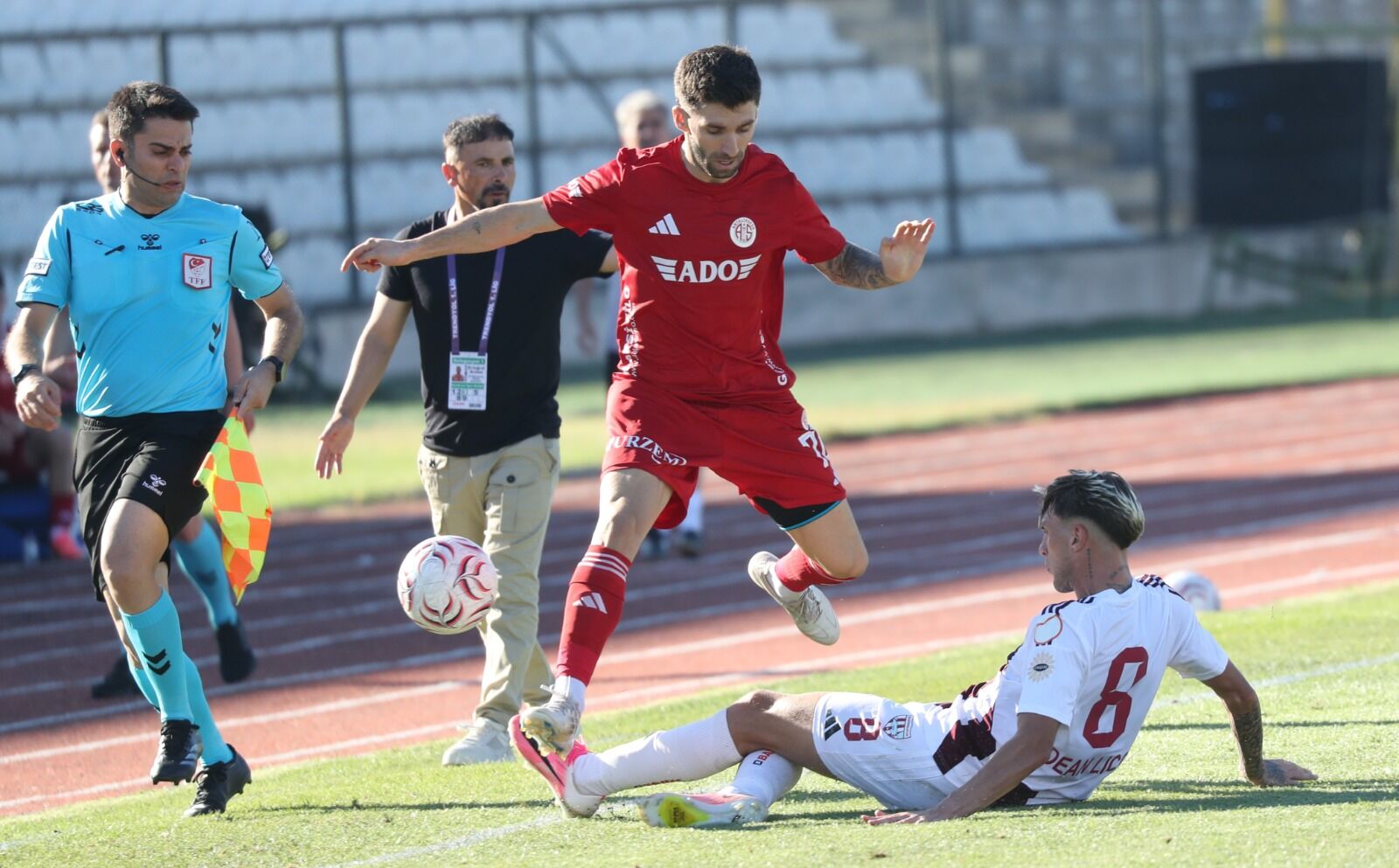 Antalyaspor’da 5 Yabancı Futbolcu Oynamadan Maaş Alacak (1)