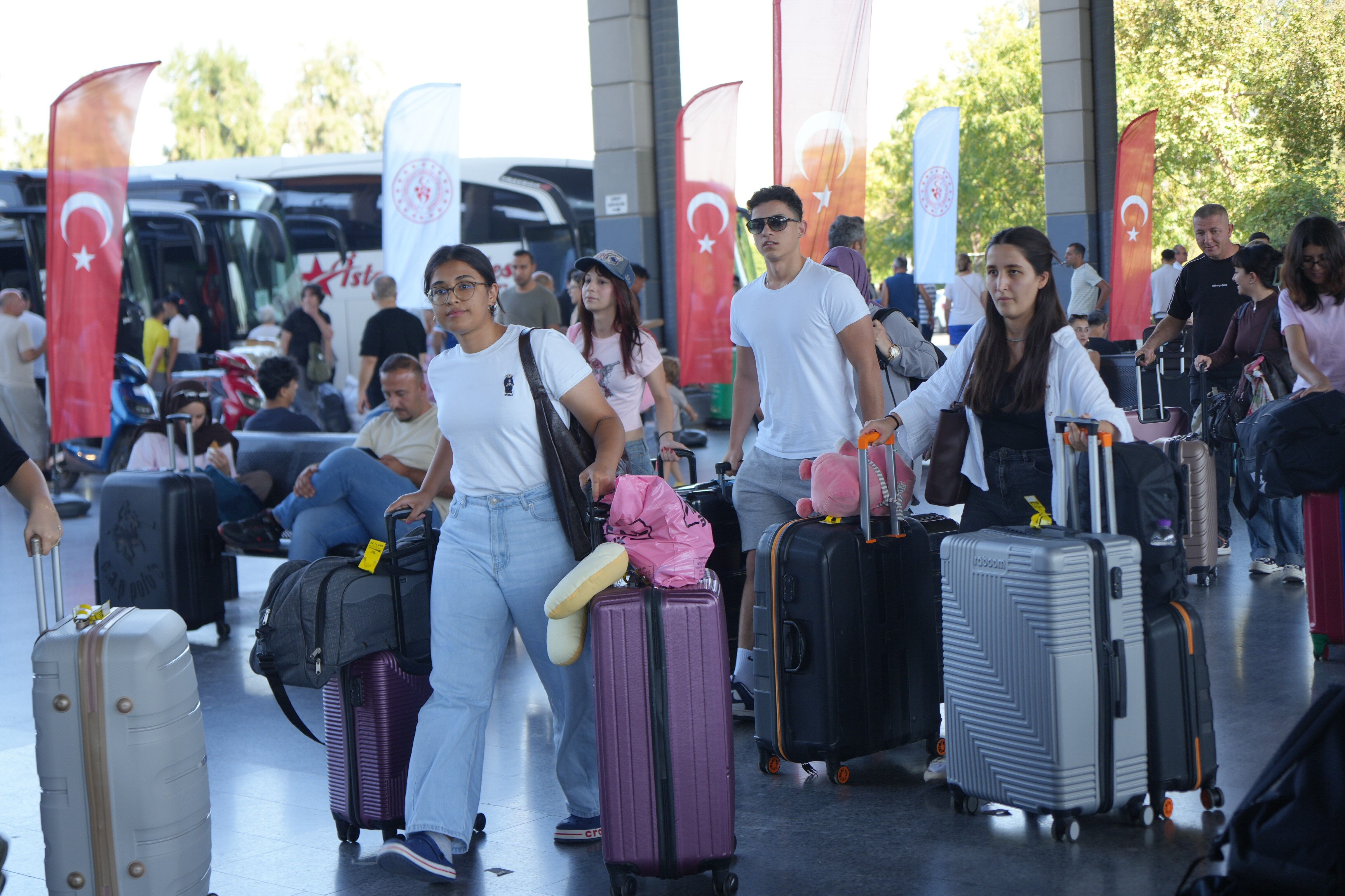 Antalya’ya Üniversite Için Gelen Öğrenciler Yalnız Bırakılmadı (3)