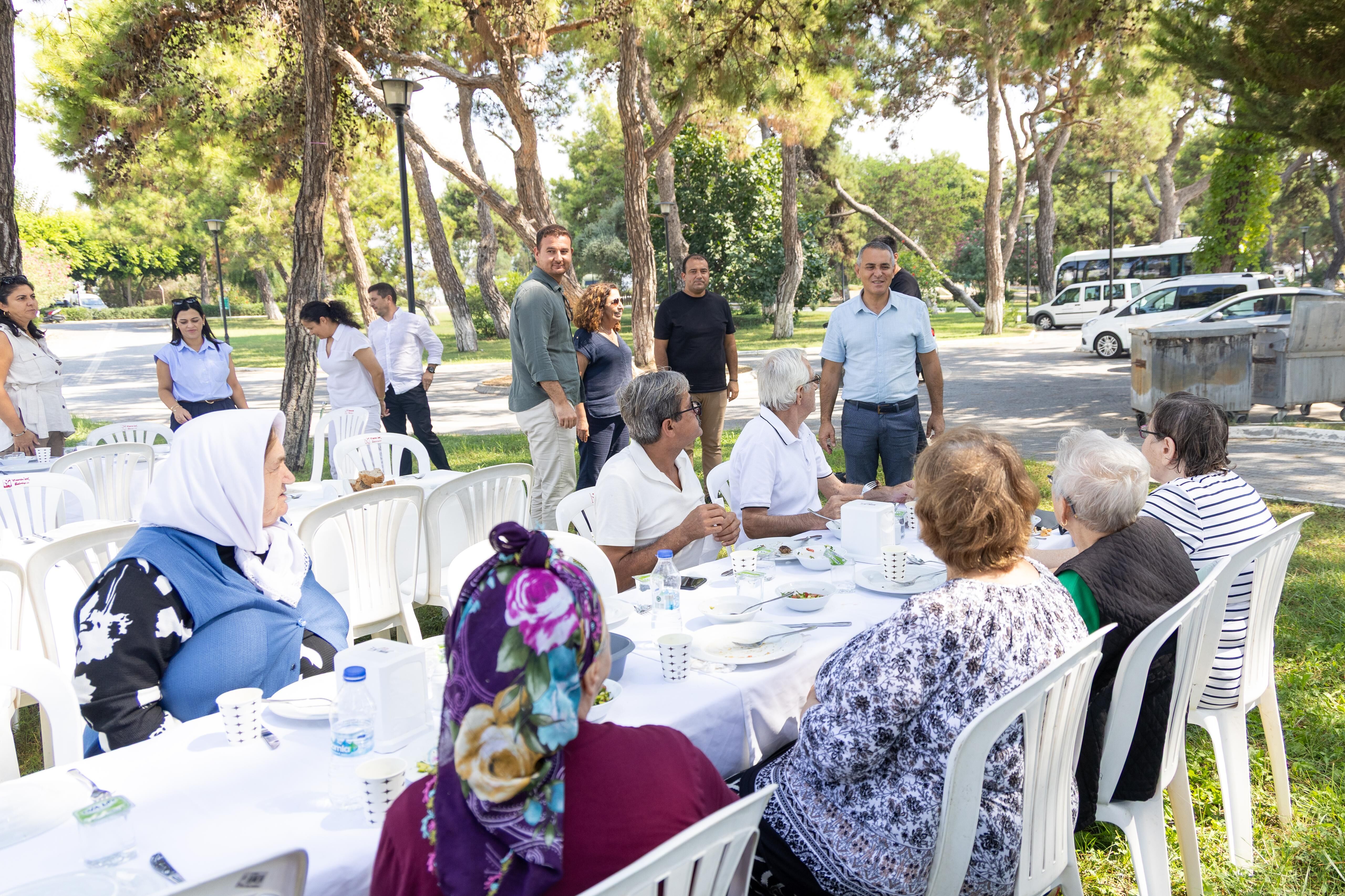 Başkan Vekili Mehmet Çiçek, Huzurevi Sakinleriyle Piknikte Buluştu (4)