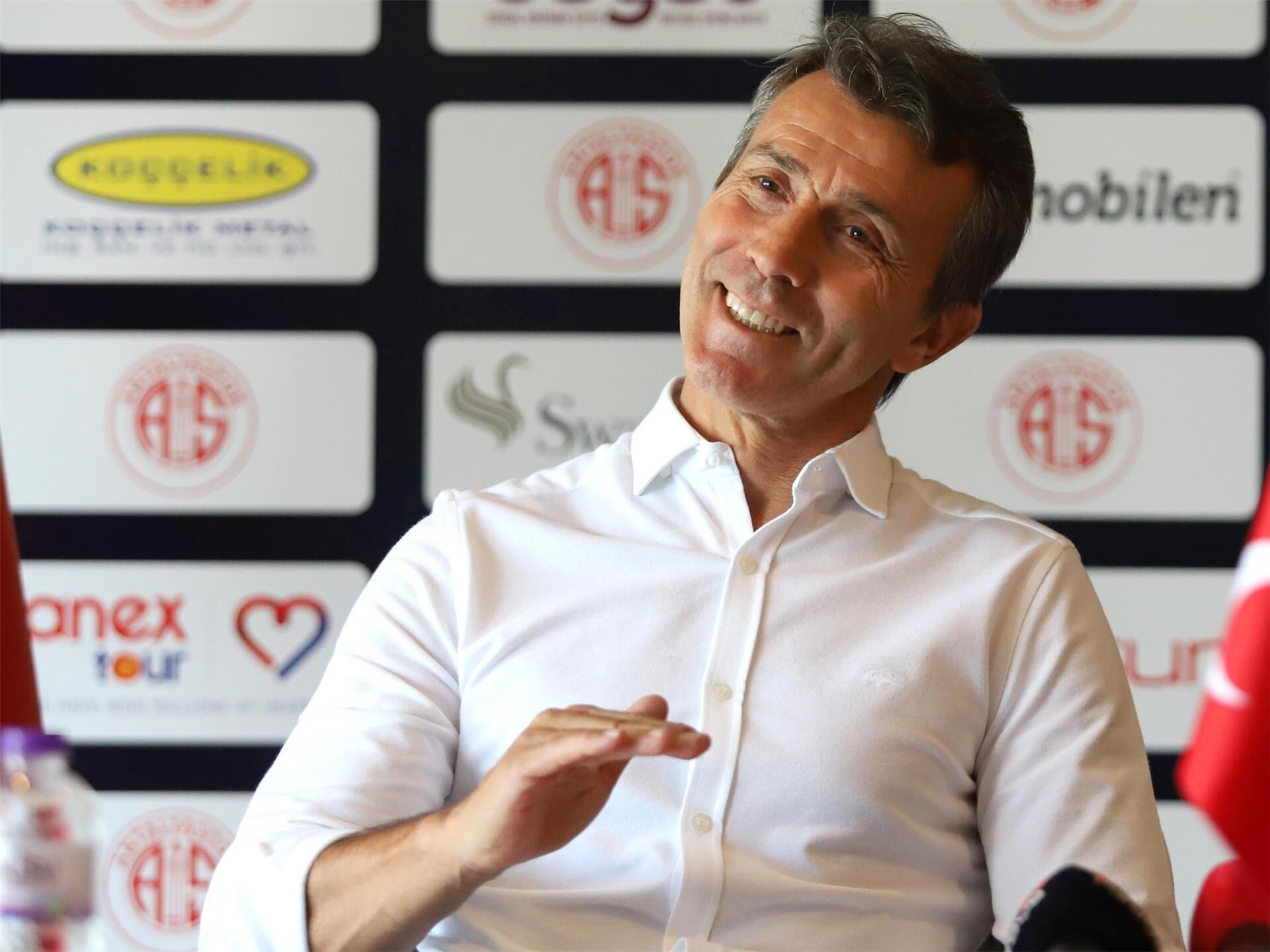Bulent Korkmaz Antalyaspor Ile Yollari Ayirdi (1)
