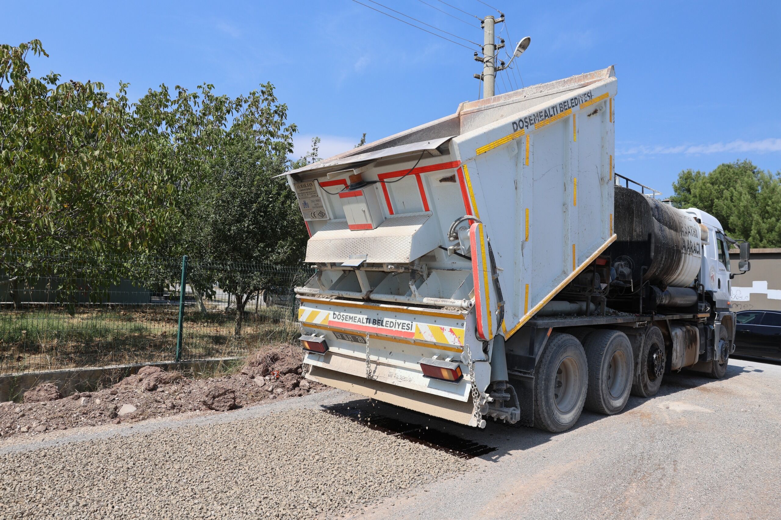 Döşemealtı’nda Ulaşım Çilesi Sona Erdi! İki Mahallede Yollar Yenilendi (5)