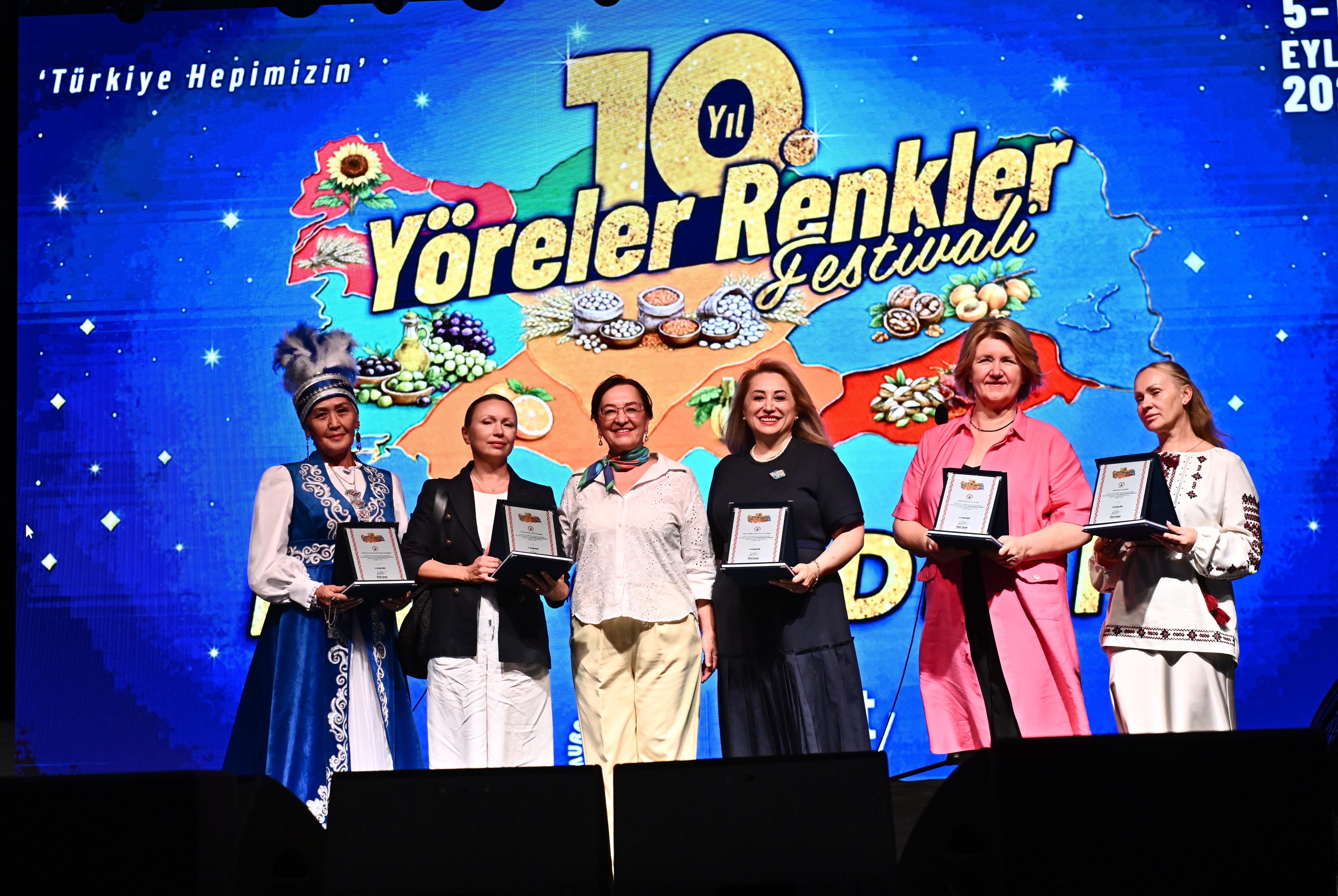 Farklı kültürler Antalya’da aynı meydanda buluştu
