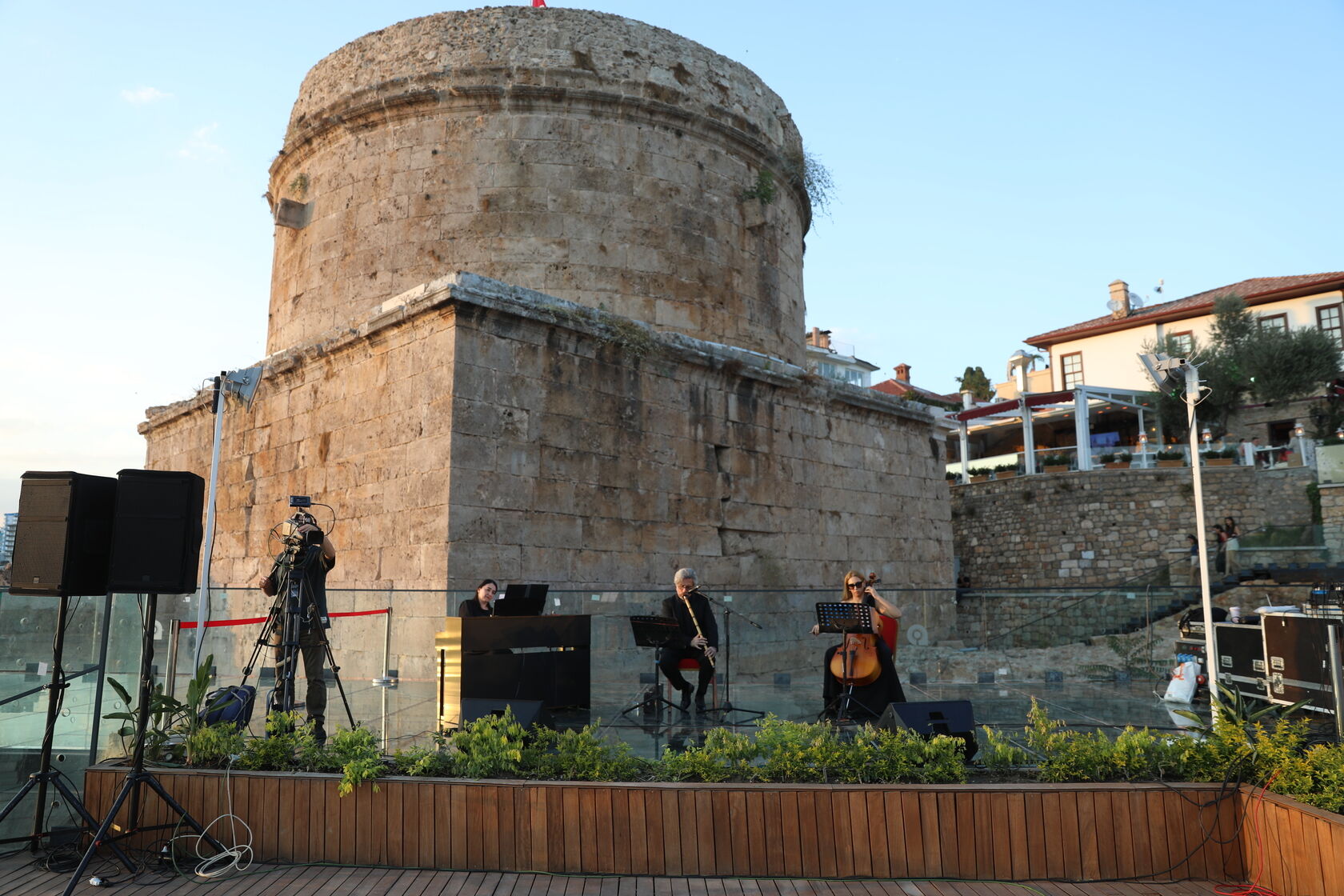 Hıdırlık Kulesi’nde Akdeniz Manzarasına Müzik Eşlik Etti (1)