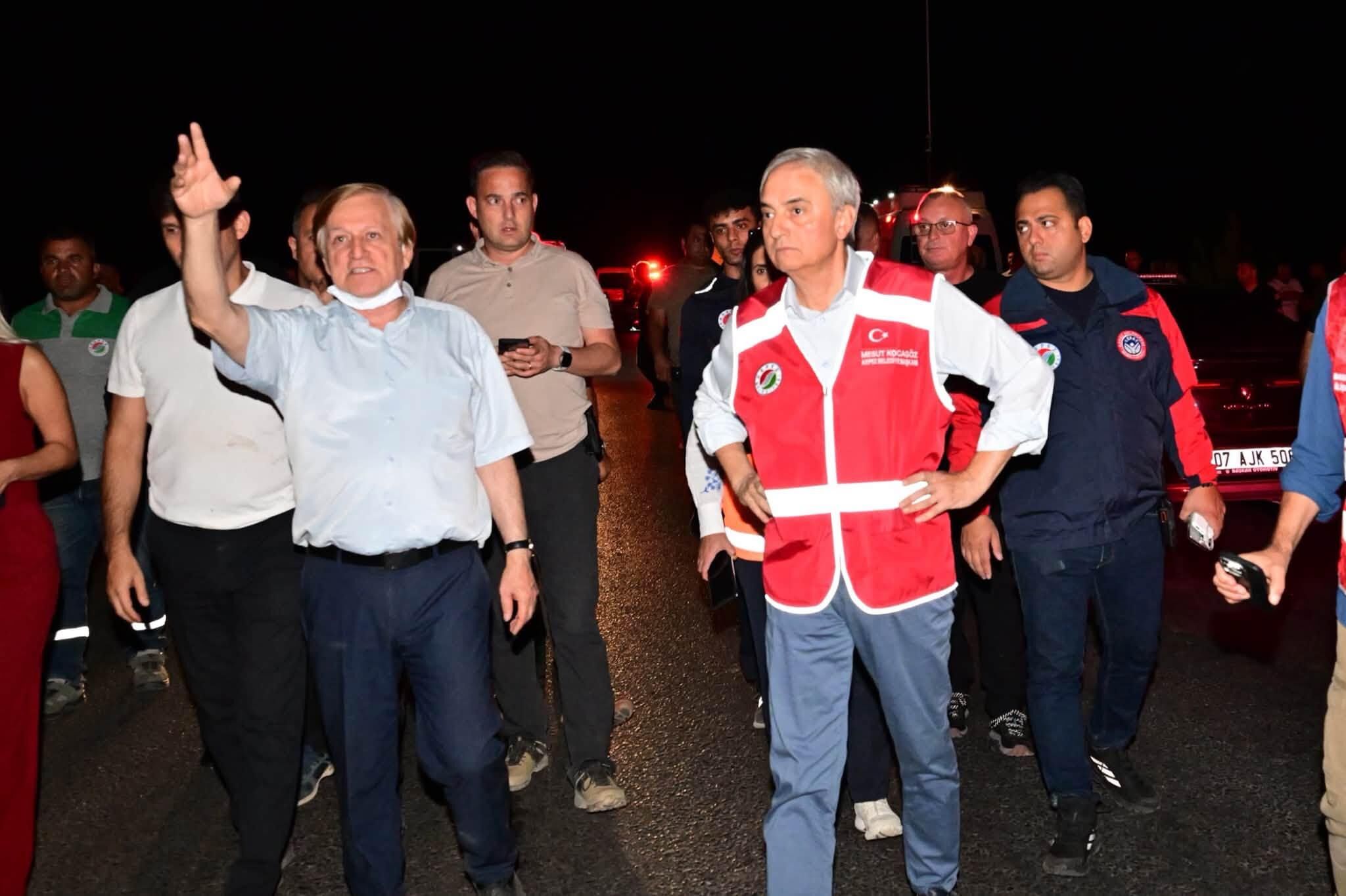 Kepez’de Yangın Alarmı! 100 Personel Ve 2 Araç Sahada (5)