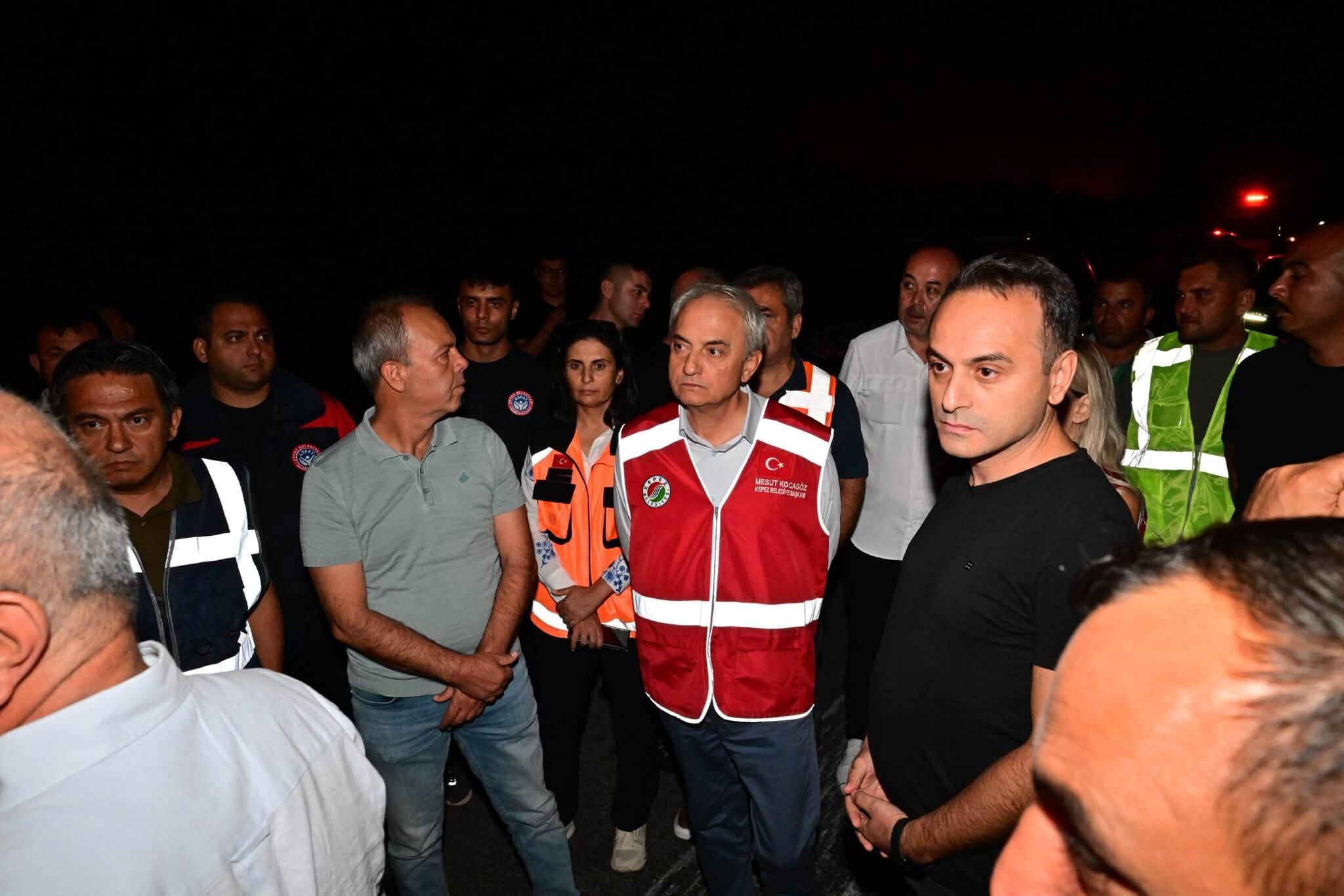 Kepez’de Yangın Alarmı! 100 Personel Ve 2 Araç Sahada (7)