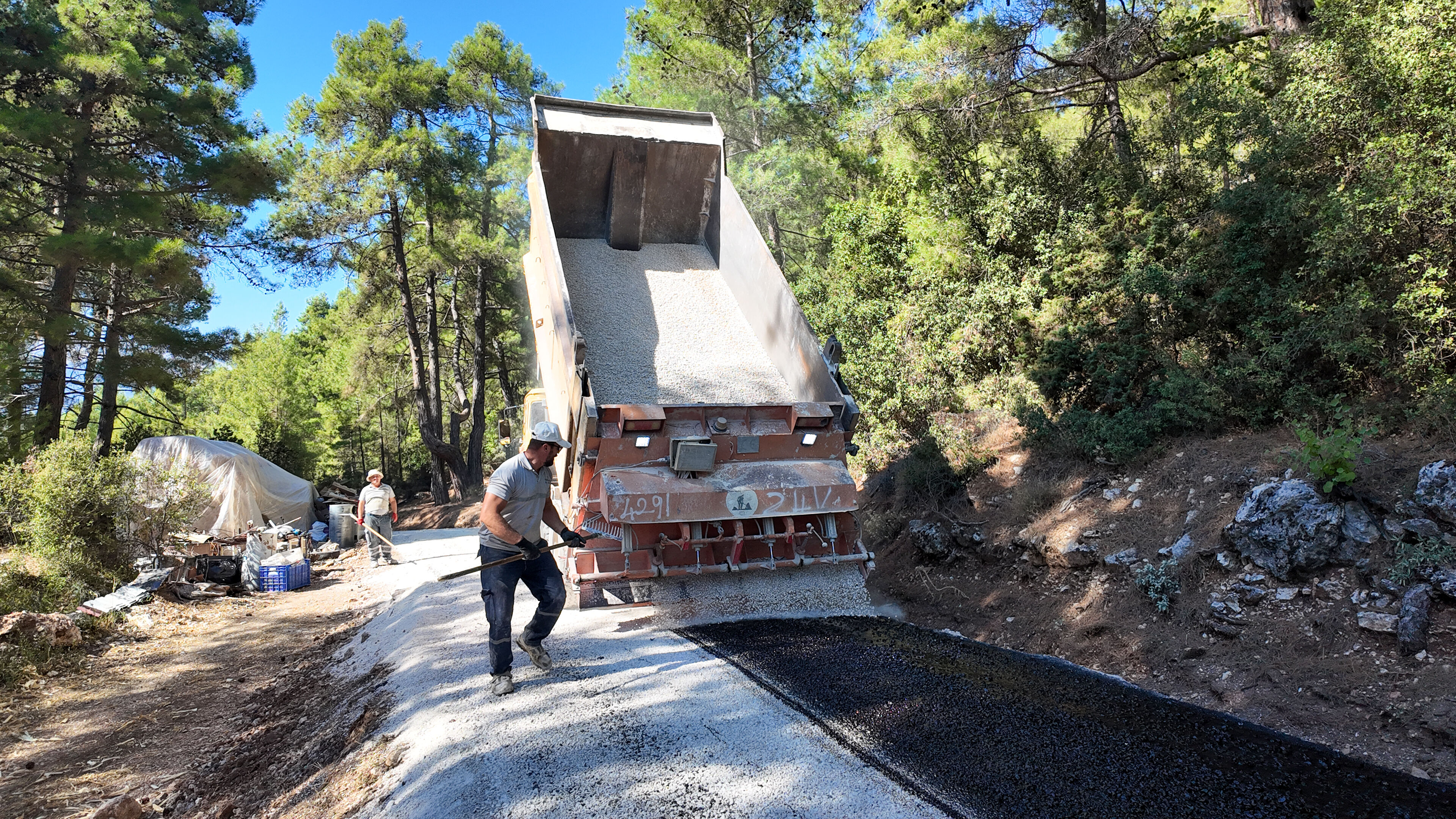 Kumluca’da 50 yıllık yol özlemi sona erdi