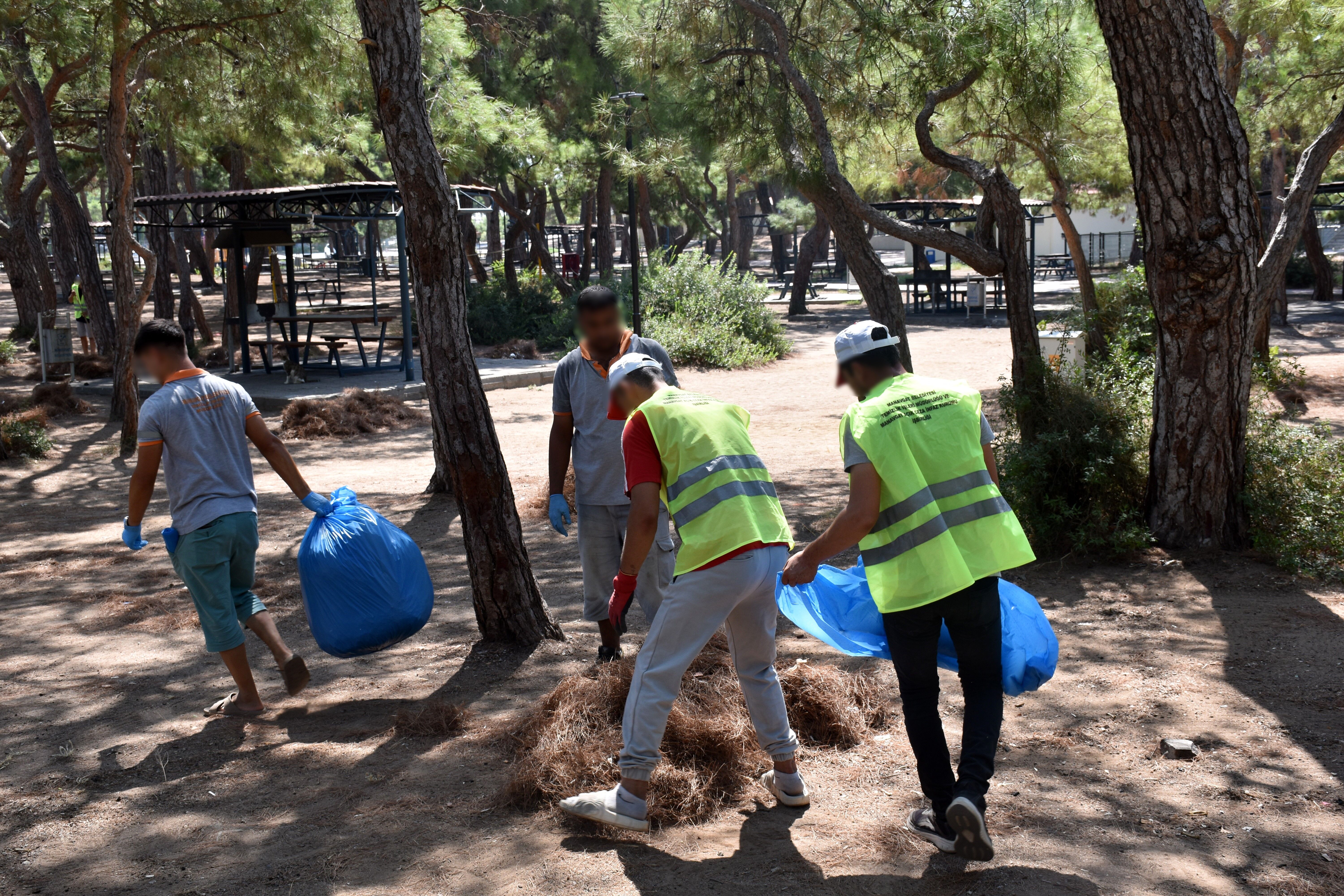 Manavgat’ta Hükümlüler Çevre Temizliği Için Sahaya Çıktı (2)