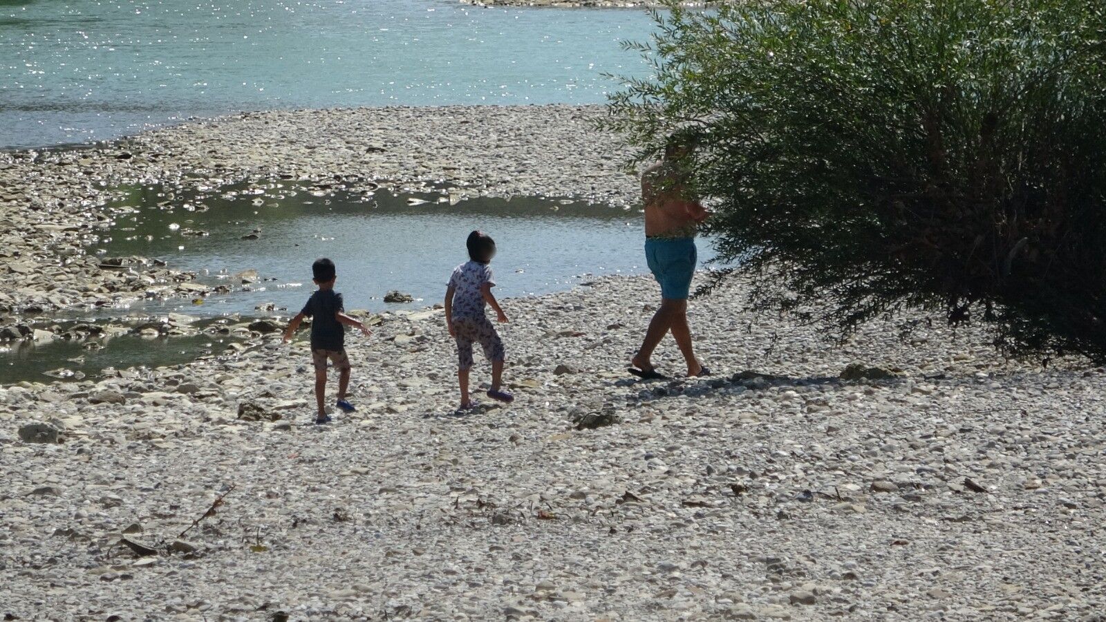 Manavgat’ta Tehlikeli Israr! Uyarılara Rağmen Irmağa Giriyorlar (3)