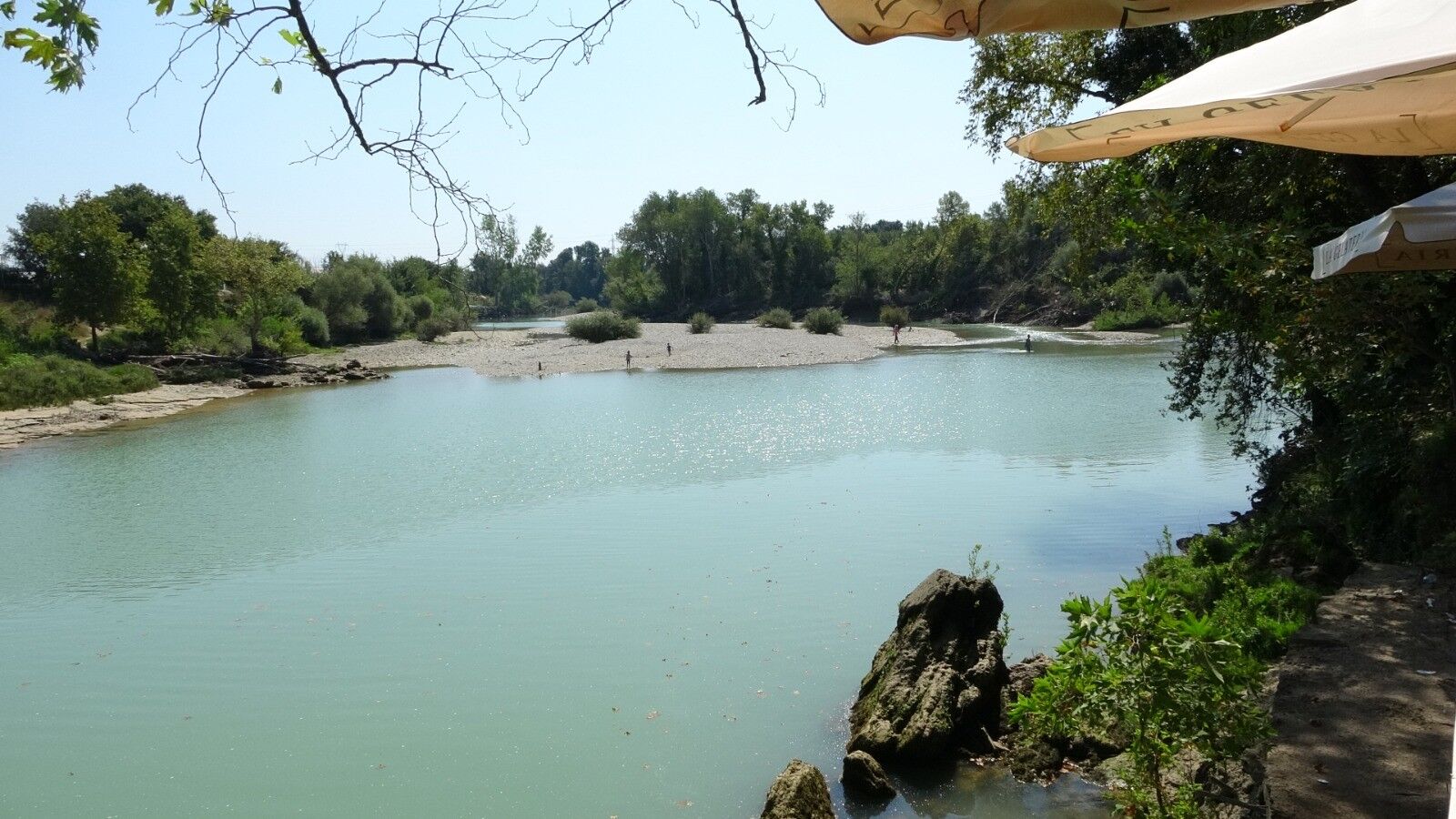 Manavgat’ta Tehlikeli Israr! Uyarılara Rağmen Irmağa Giriyorlar (4)