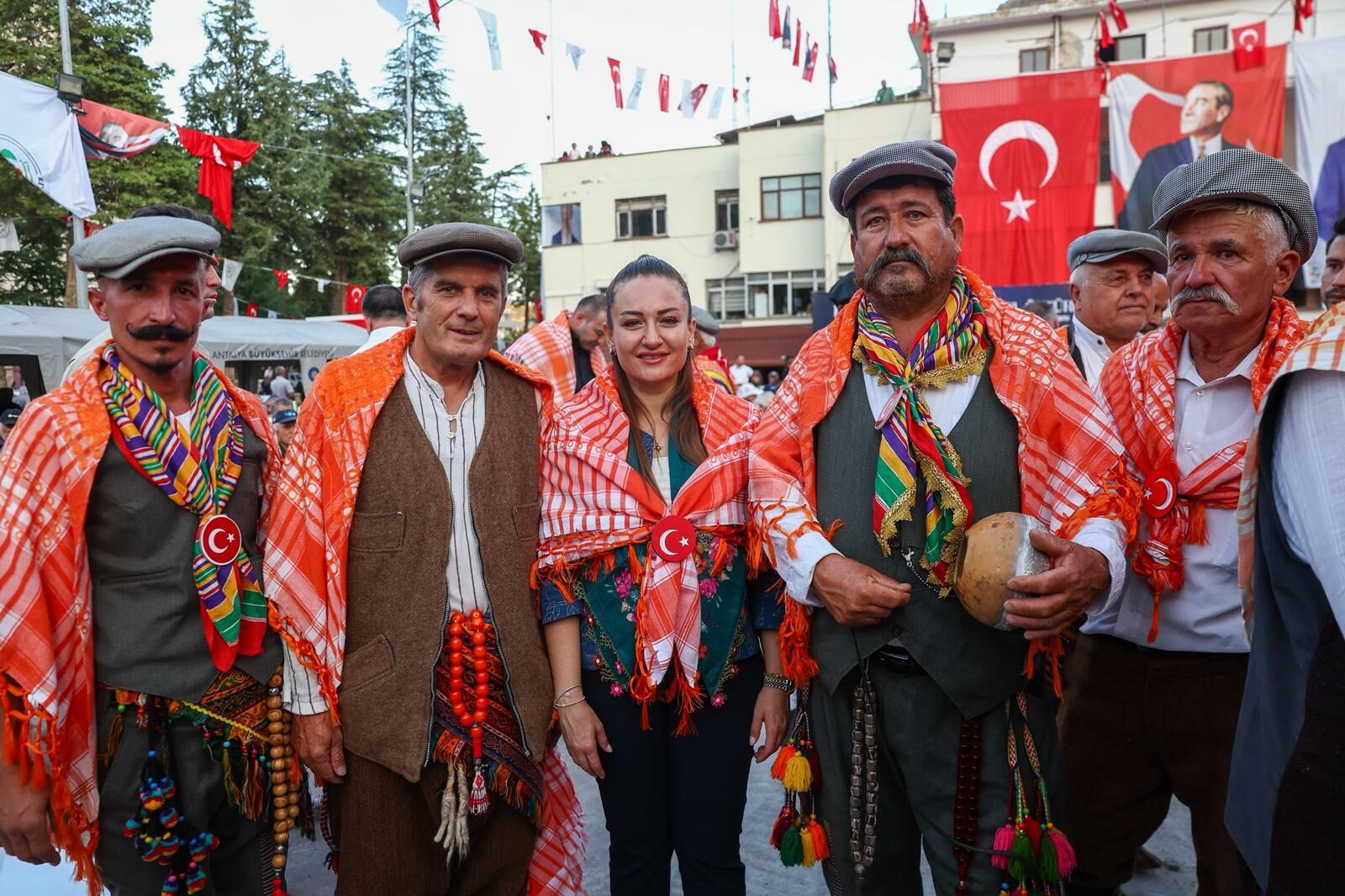 Yörük Kızı Büşra Özdemir Elmalı’da Yörük Coşkusuna Ortak Oldu (4)