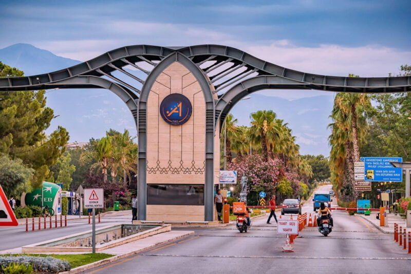 Akdeniz Üniversitesi’nde Dev Alım (2)