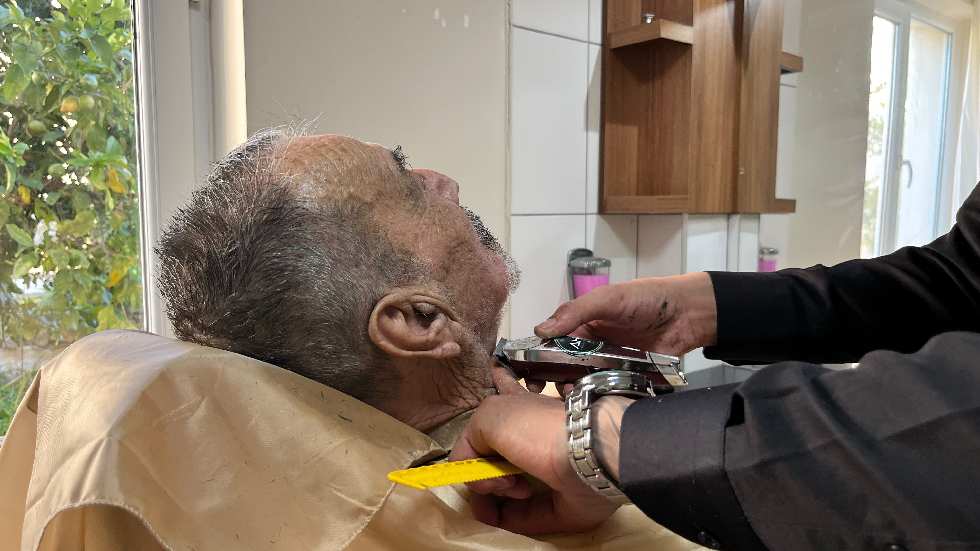 Alanya’daki Genç Berberden Ücretsiz Hizmet (7)