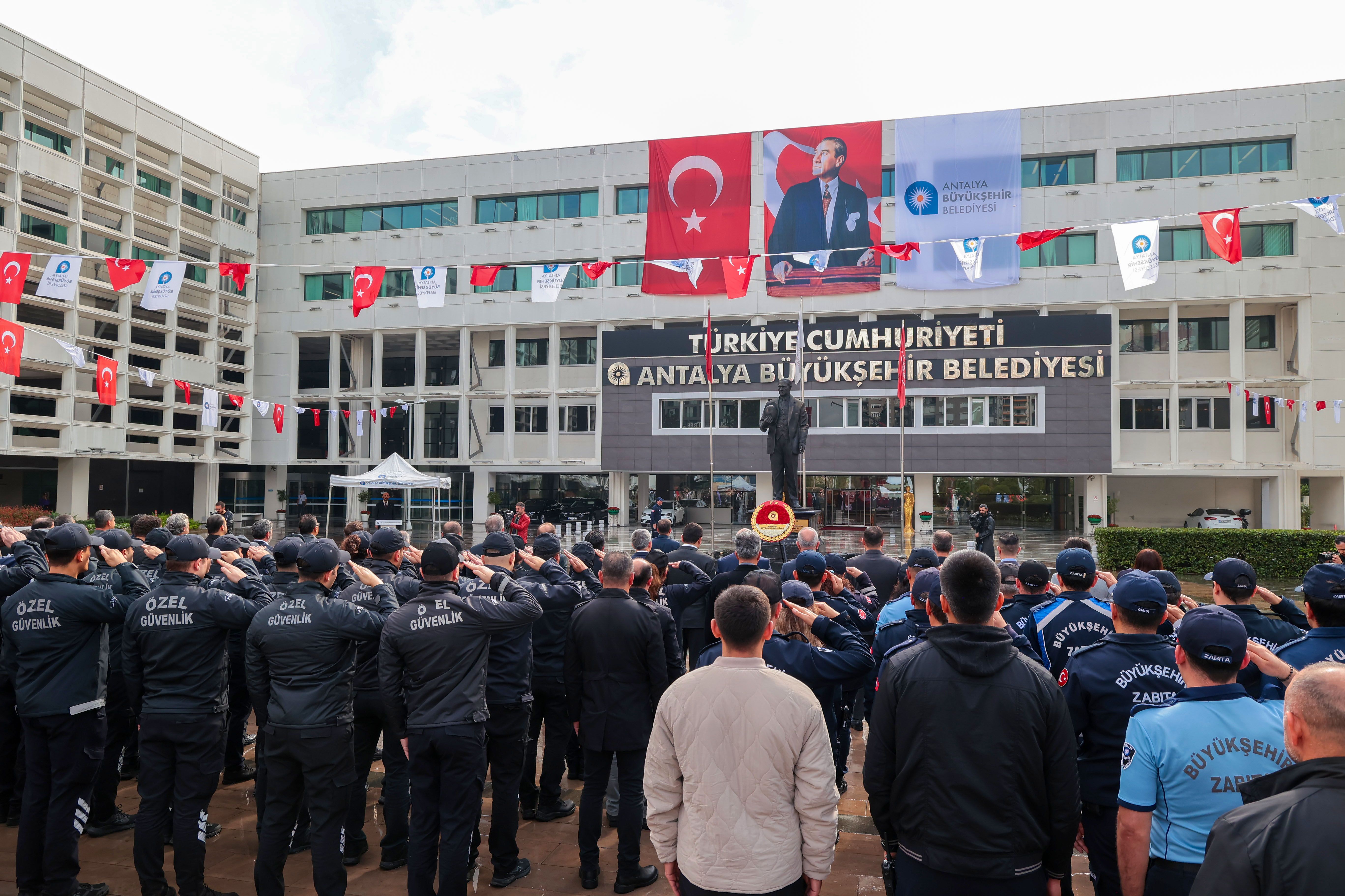 Antalya Büyükşehir’de Cumhuriyet Coşkusu Çelenkle Taçlandı (6)
