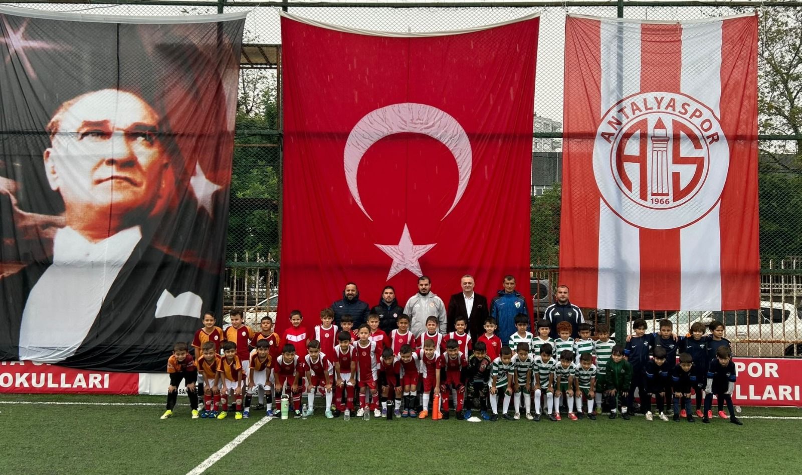 Antalya Futbolunun Unutulmaz Ismine Vefa! Efsane Spor Adamının Ismi U12 Ligi’ne Verildi (2)