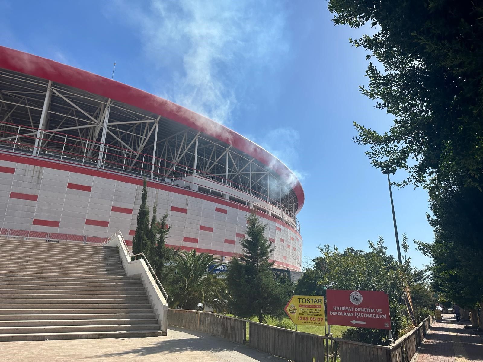 Antalya Stadyumu'ndan Dumanlar Yükseldi (3)