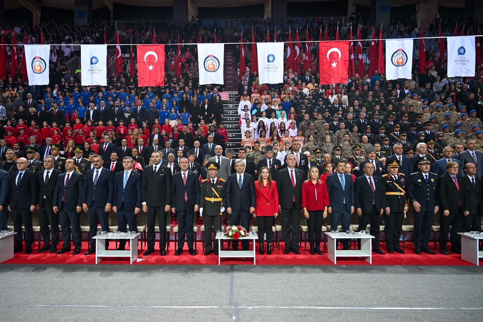 Antalya'da 29 Ekim 10 Bin Kişilik Spor Salonunda Kutlandı (8)