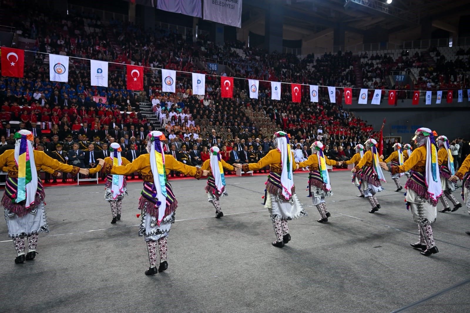 Antalya'da 29 Ekim 10 Bin Kişilik Spor Salonunda Kutlandı (9)