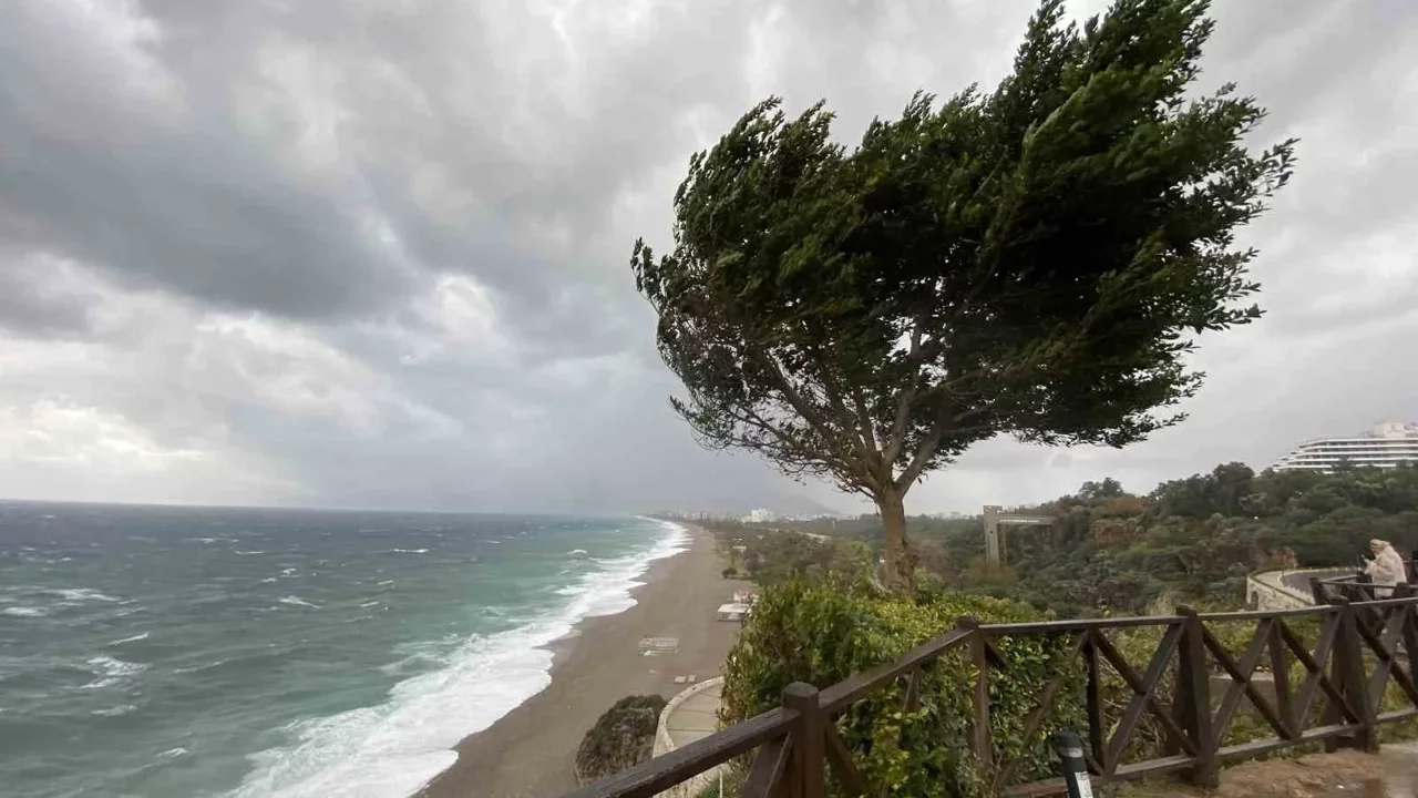 Antalya’da 7 Ilçe Için Uyarı! Kuvvetli Yağış Bekleniyor (2)