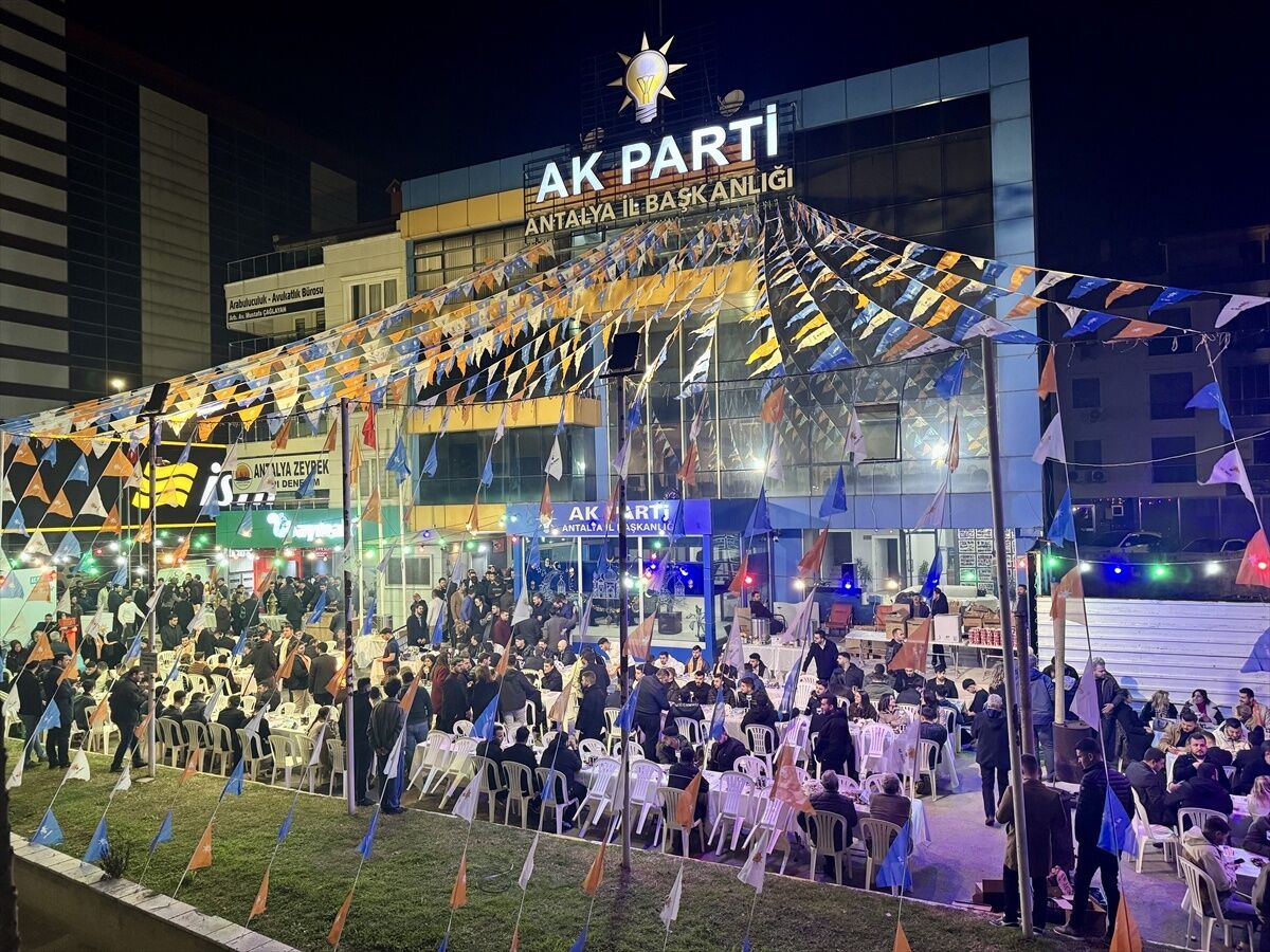 Antalya’da Ak Parti Geriledi Chp Silindi (1)