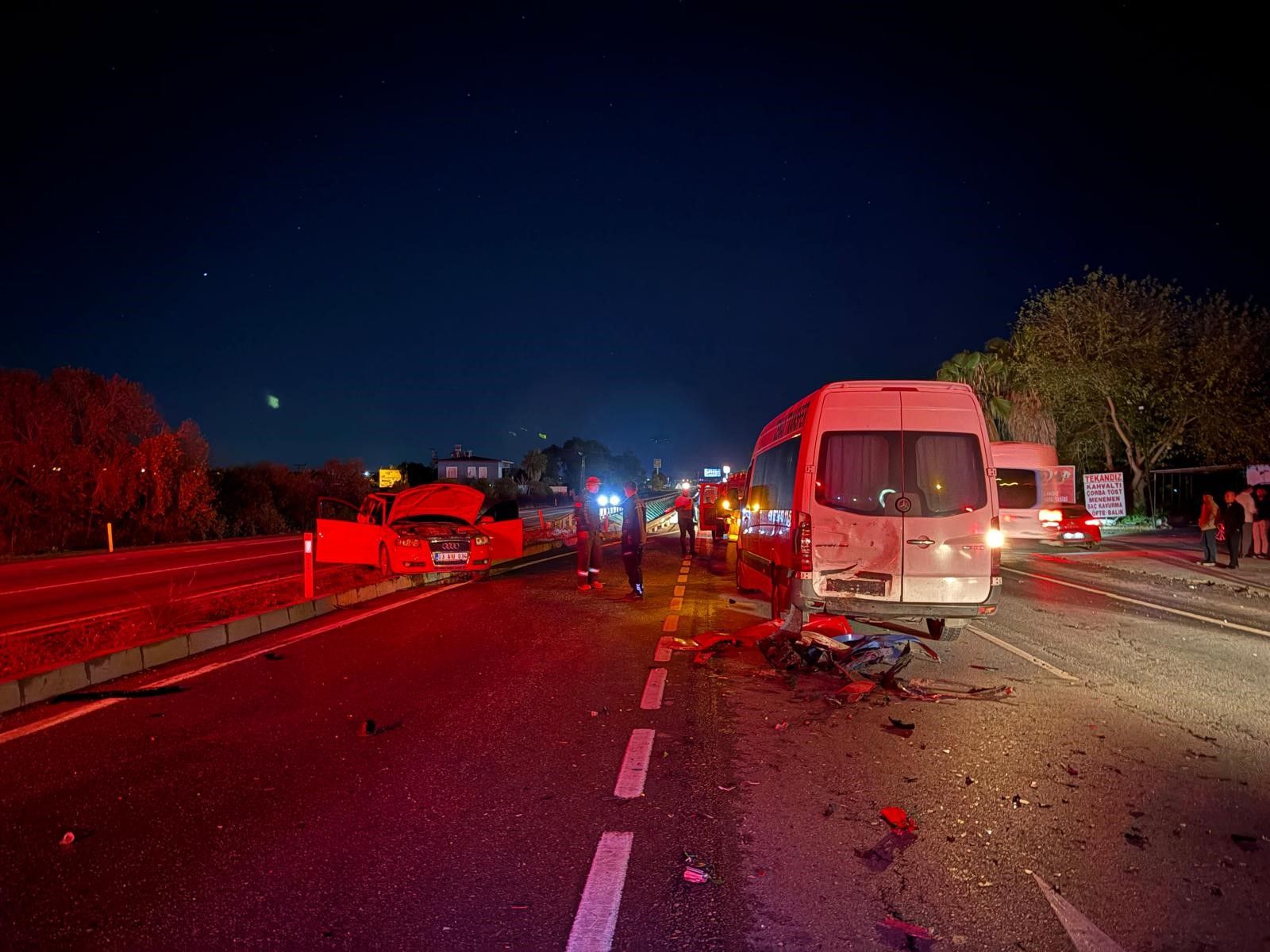 Antalya'da Alkollü Sürücü Ortalığı Savaş Alanına Çevirdi (2)