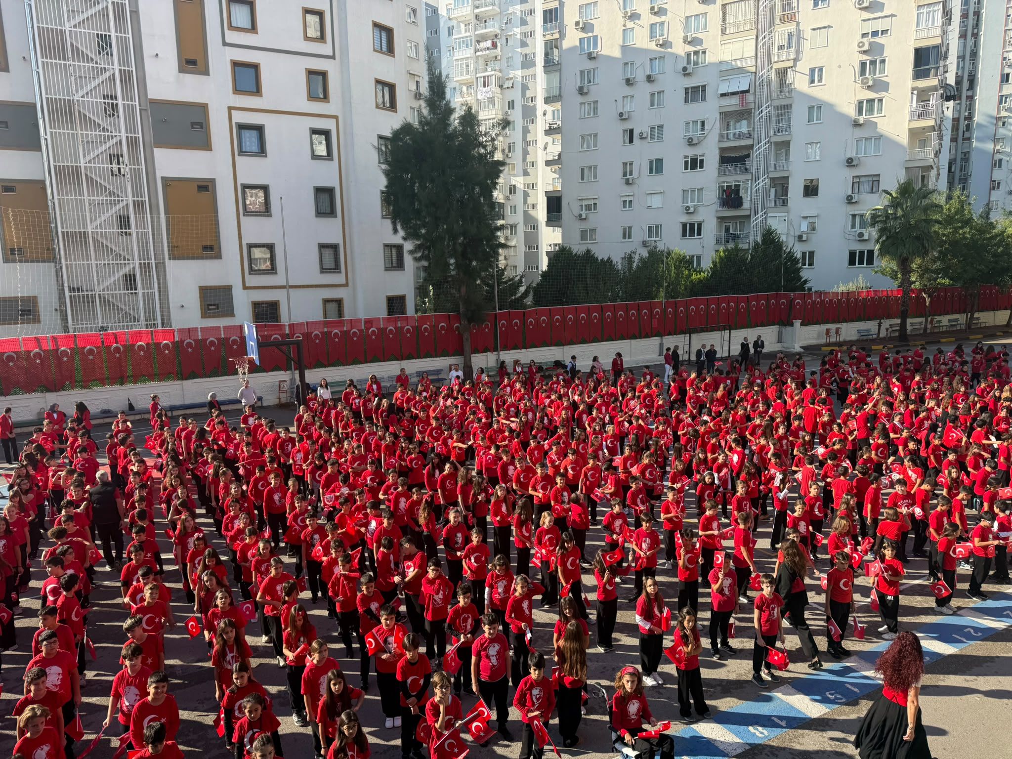 Antalyada Bin 500 Ogrenci Dev Koroda Cumhuriyet Coskusunu Yasadi (2)