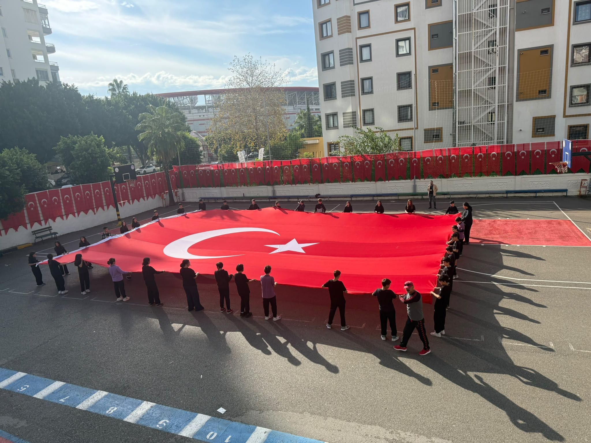 Antalyada Bin 500 Ogrenci Dev Koroda Cumhuriyet Coskusunu Yasadi (3)
