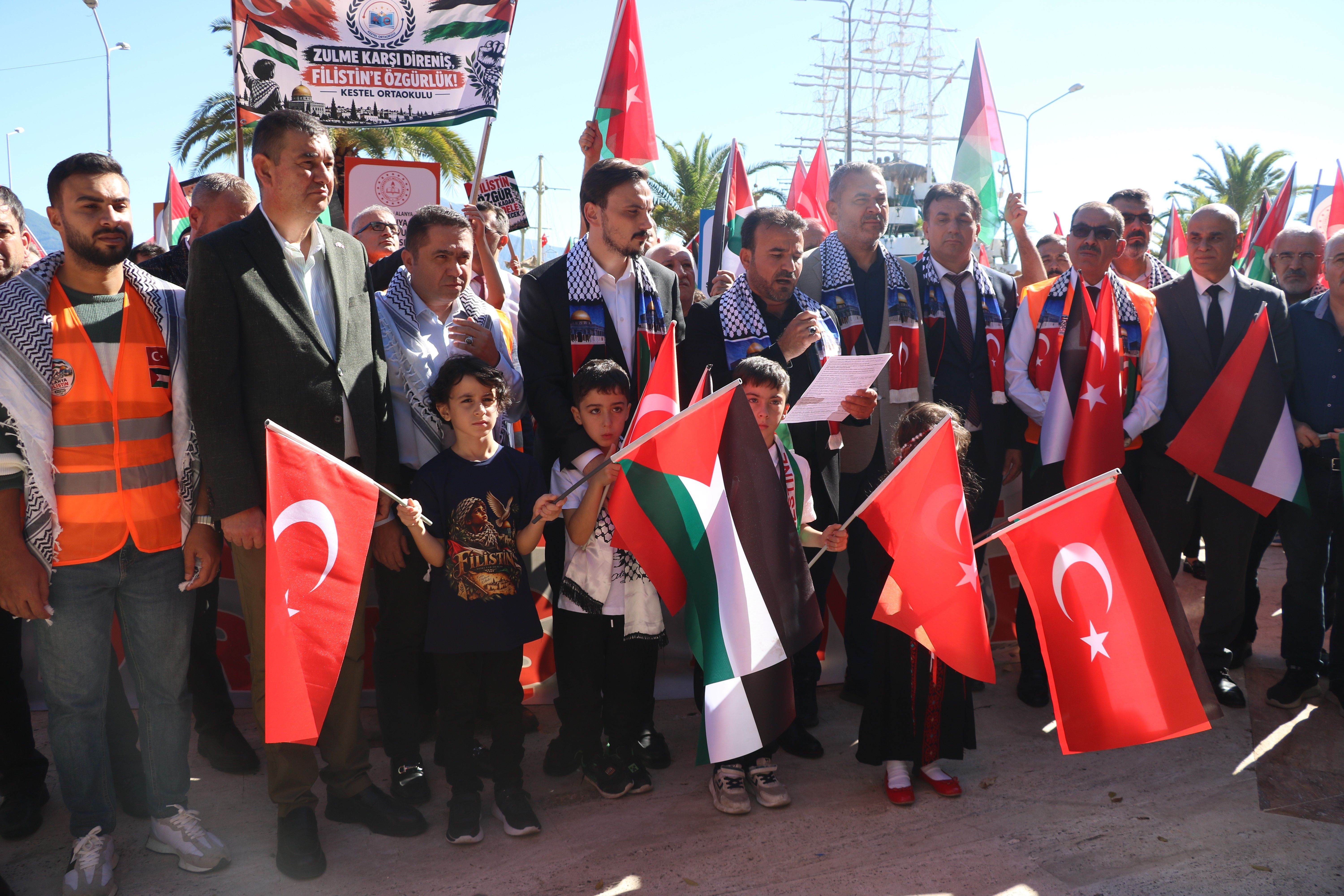 Antalya’da Binlerce Kişi 'Gazze' Için Yürüdü (2)