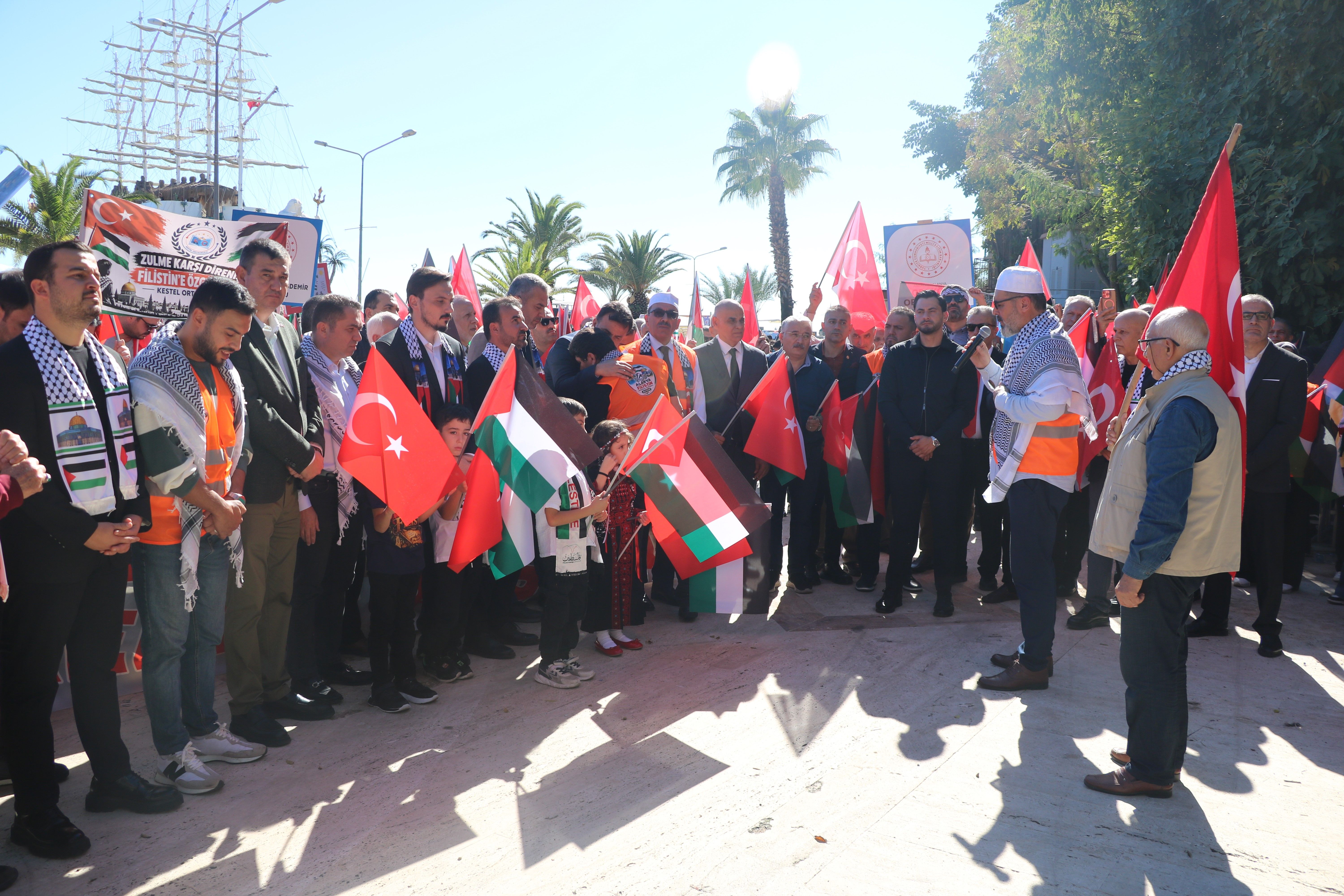 Antalya’da Binlerce Kişi 'Gazze' Için Yürüdü (4)
