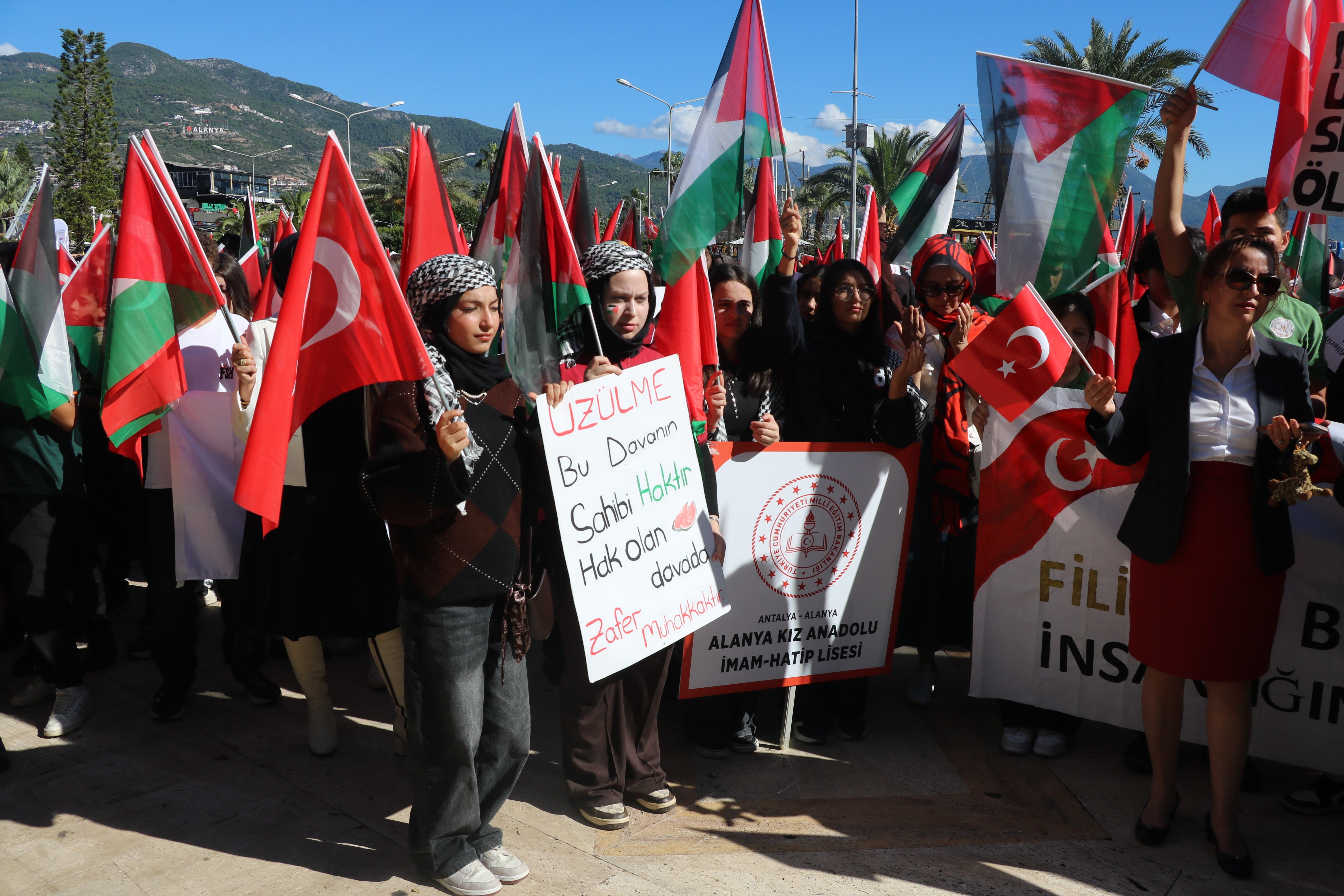 Antalya’da Binlerce Kişi 'Gazze' Için Yürüdü (5)